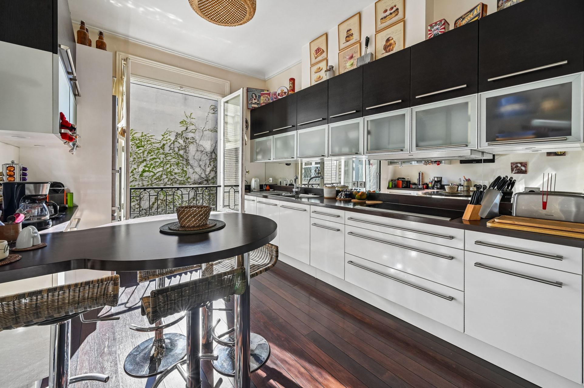 luxury apartment 5 Rooms for sale on PARIS (75016)