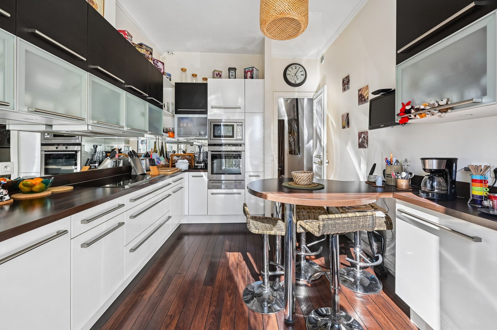 luxury apartment 5 Rooms for sale on PARIS (75016)