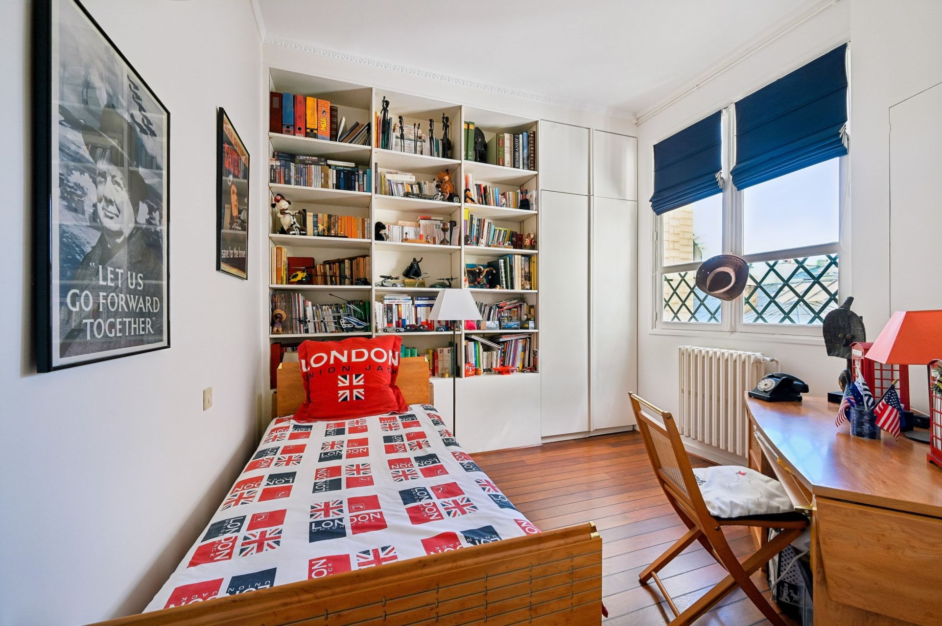 luxury apartment 5 Rooms for sale on PARIS (75016)