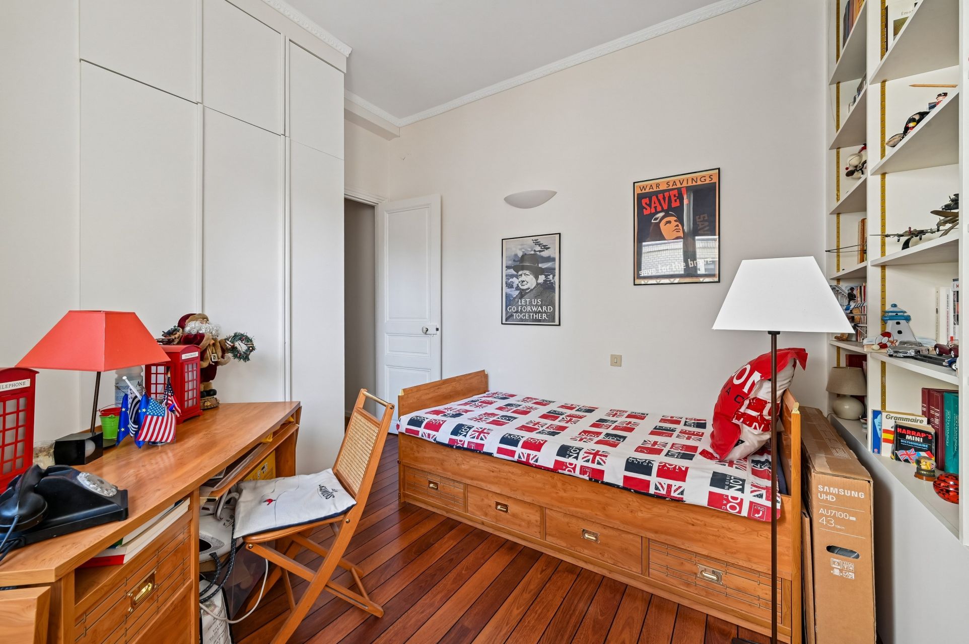 luxury apartment 5 Rooms for sale on PARIS (75016)