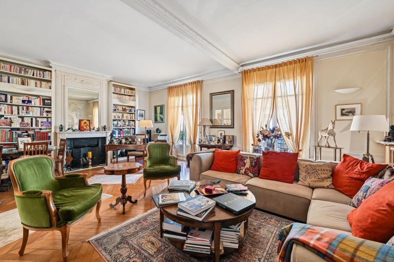 luxury apartment 5 Rooms for sale on PARIS (75016)