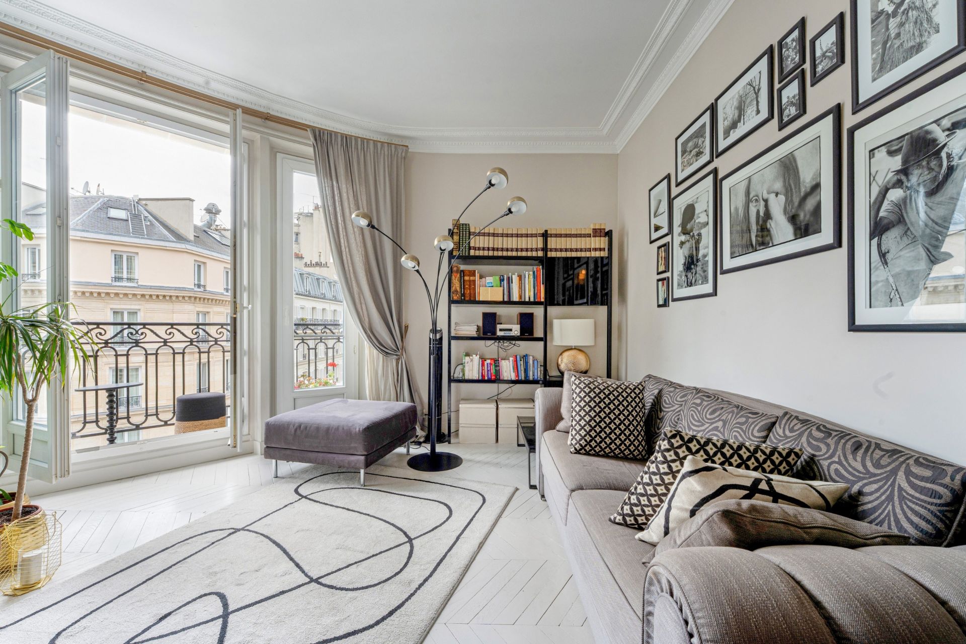 luxury apartment 3 Rooms for sale on PARIS (75116)