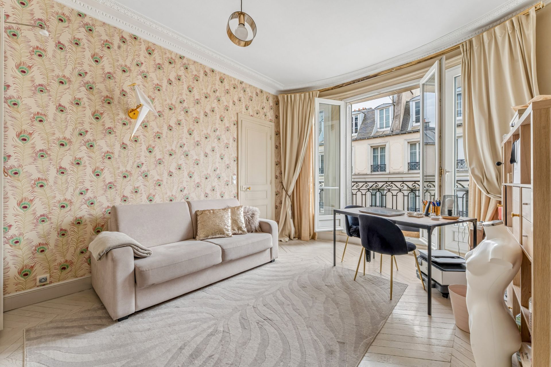luxury apartment 3 Rooms for sale on PARIS (75116)
