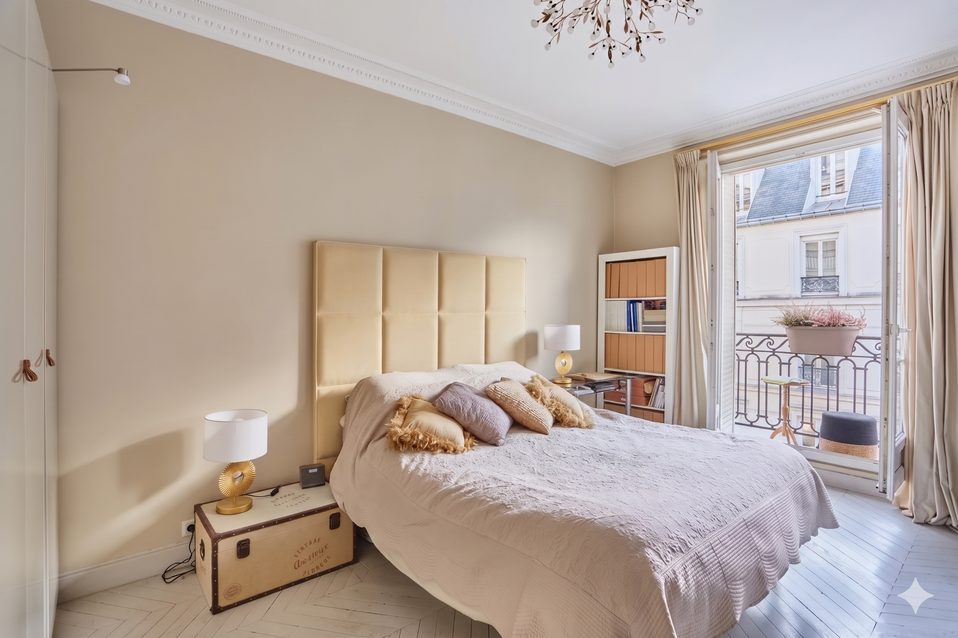 luxury apartment 3 Rooms for sale on PARIS (75116)