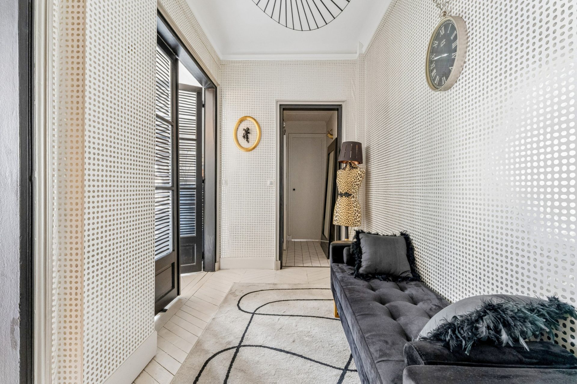 luxury apartment 3 Rooms for sale on PARIS (75116)