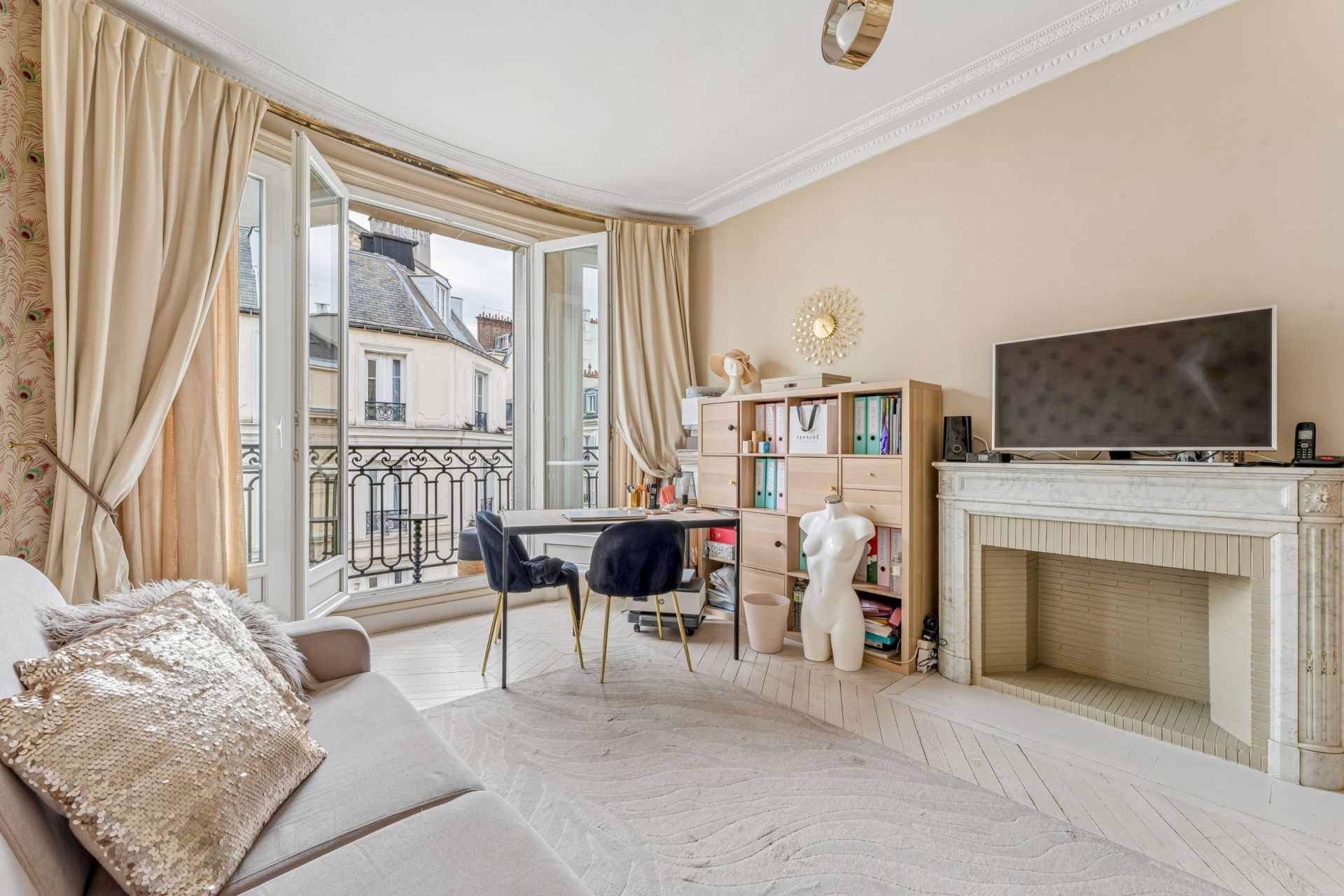 luxury apartment 3 Rooms for sale on PARIS (75116)