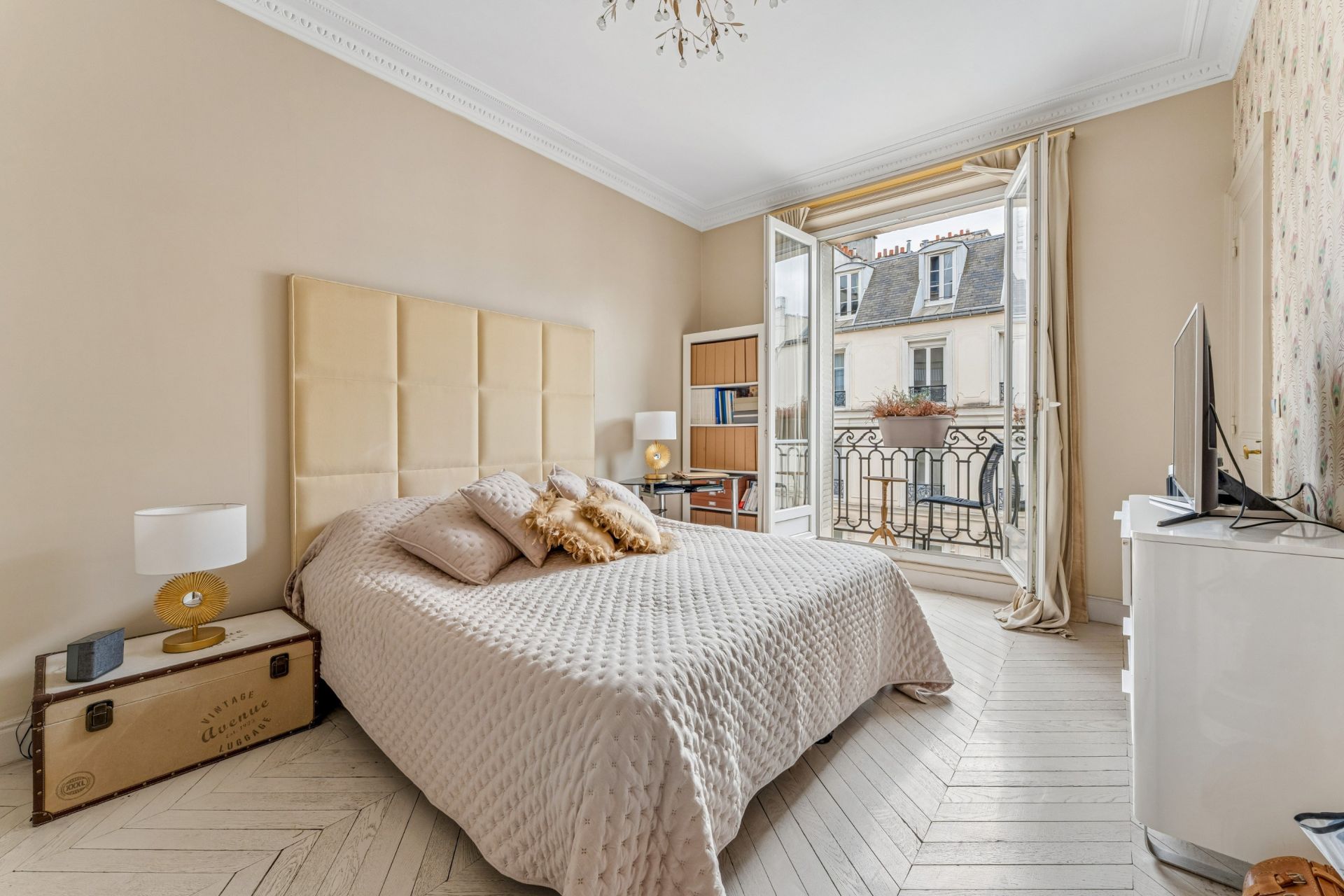 luxury apartment 3 Rooms for sale on PARIS (75116)