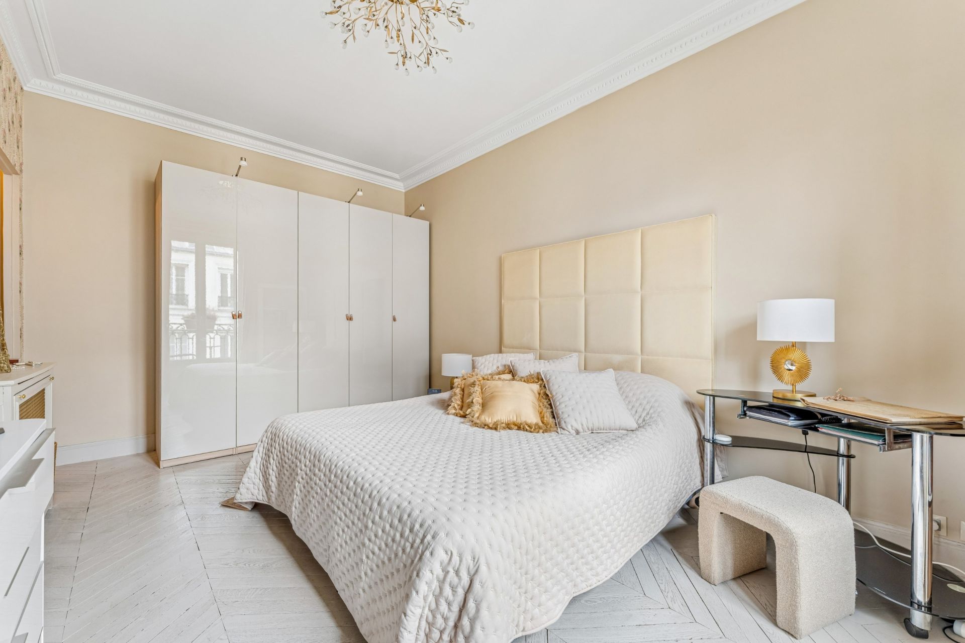 luxury apartment 3 Rooms for sale on PARIS (75116)