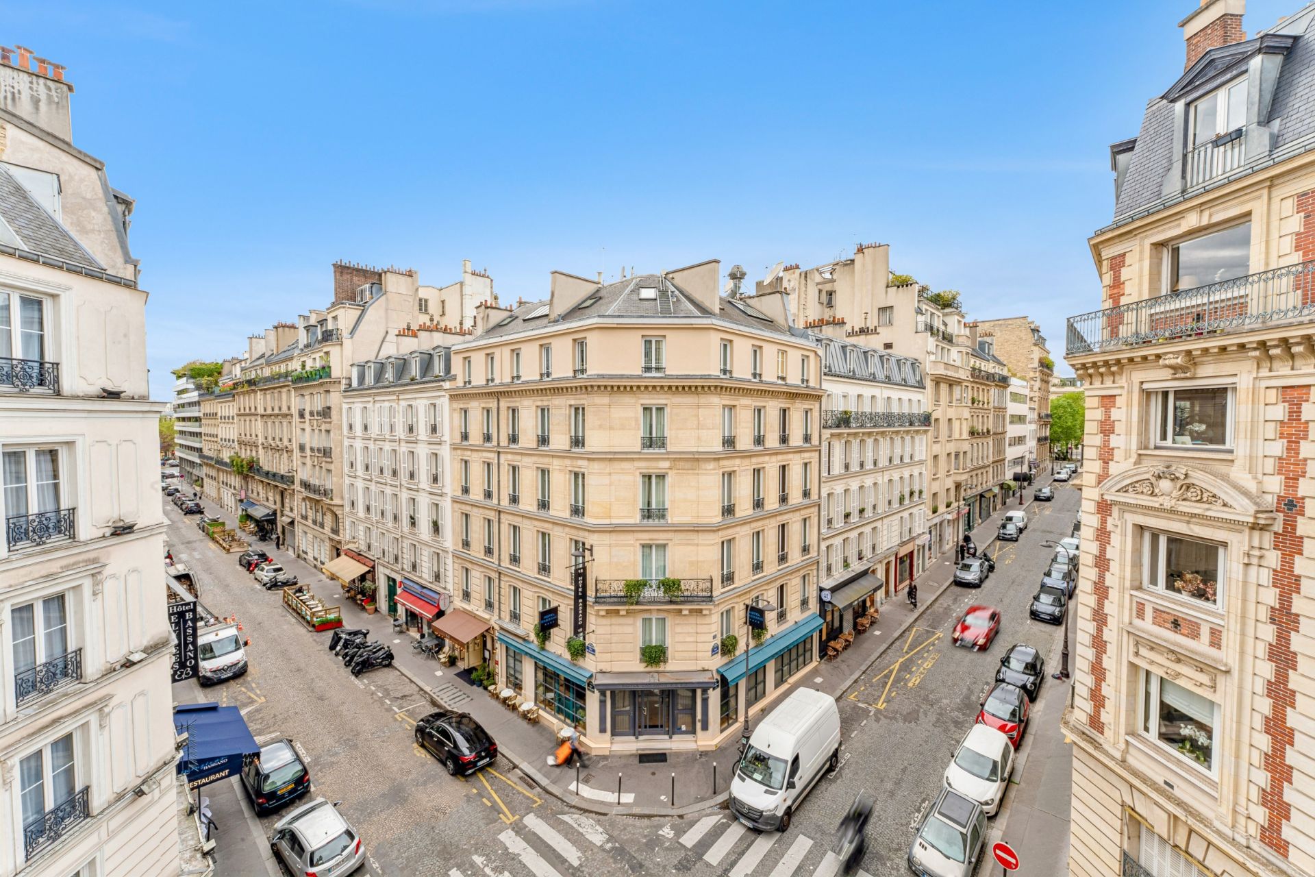 luxury apartment 3 Rooms for sale on PARIS (75116)