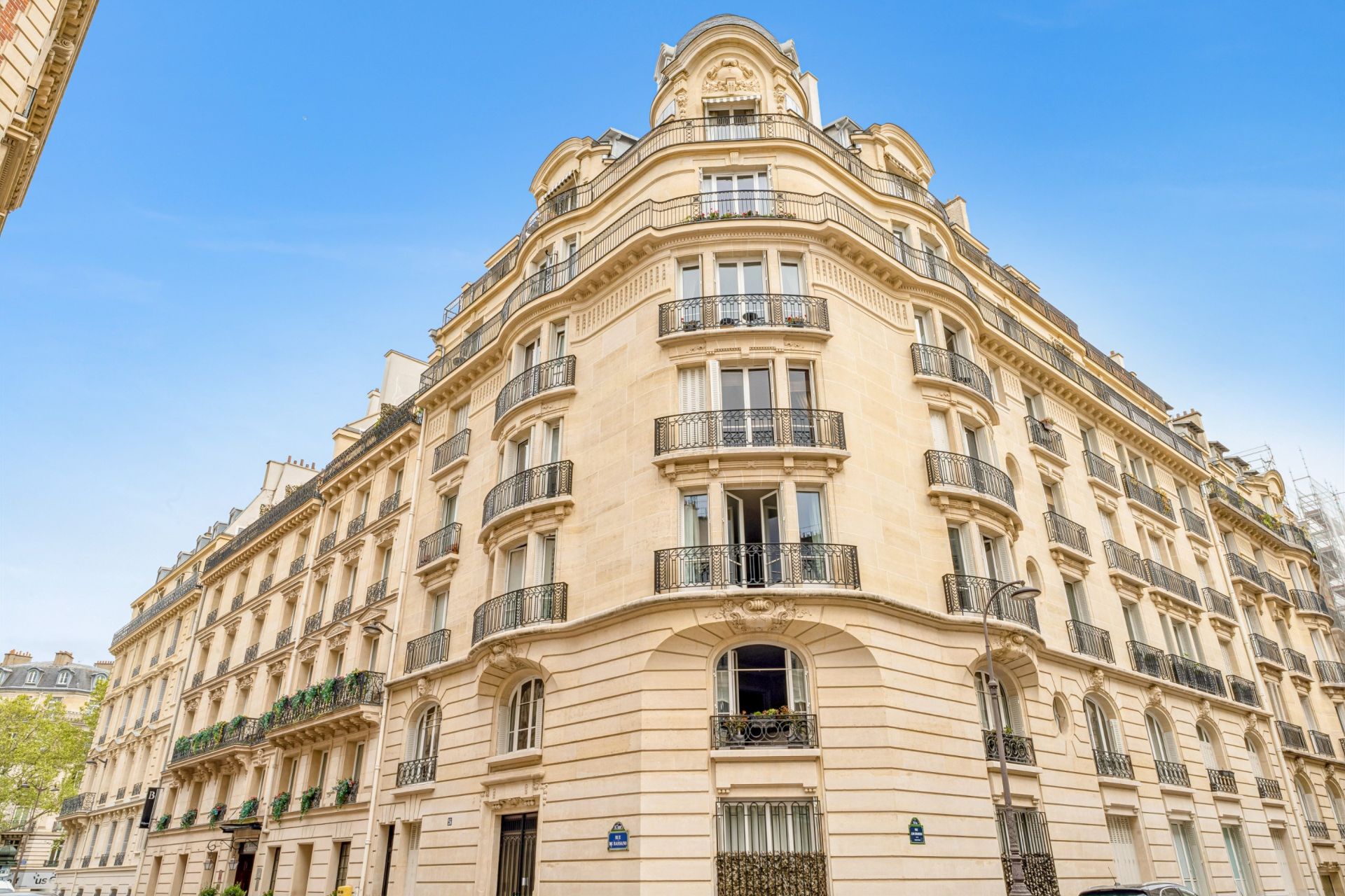 luxury apartment 3 Rooms for sale on PARIS (75116)