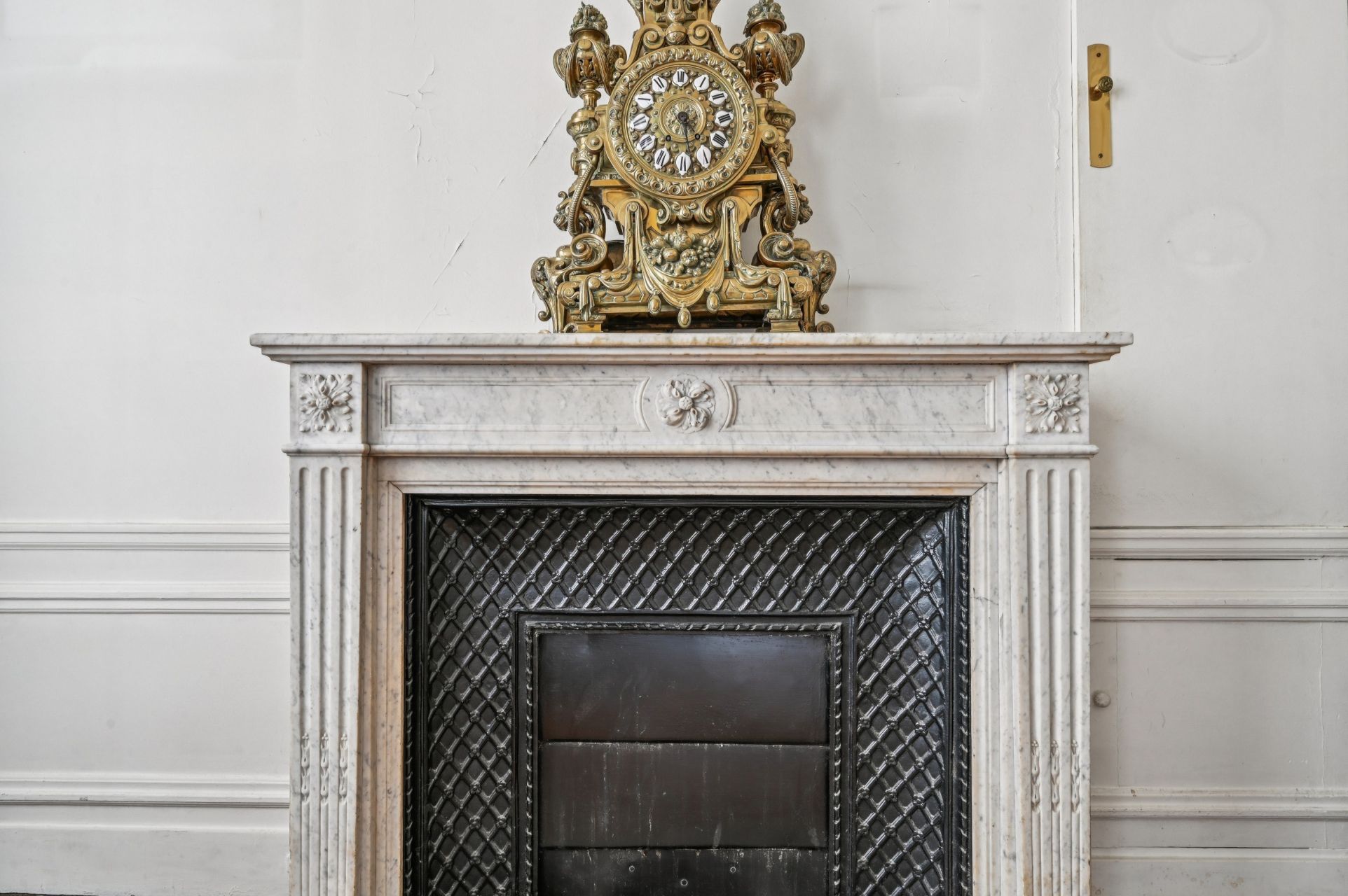 luxury apartment 8 Rooms for sale on PARIS (75016)