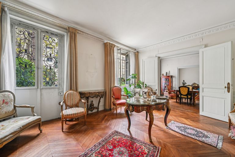 luxury apartment 8 Rooms for sale on PARIS (75016)