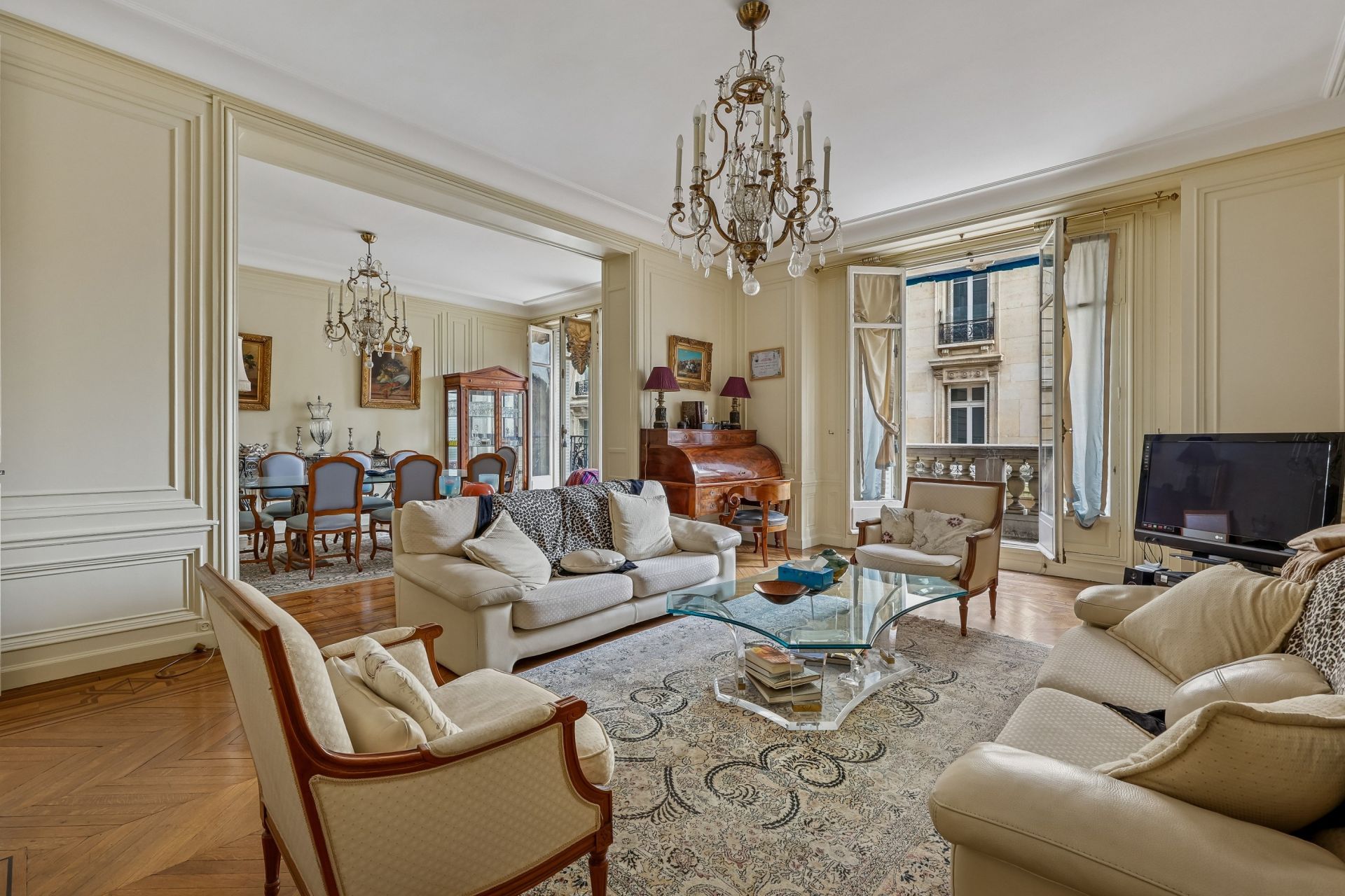 luxury apartment 4 Rooms for sale on PARIS (75116)