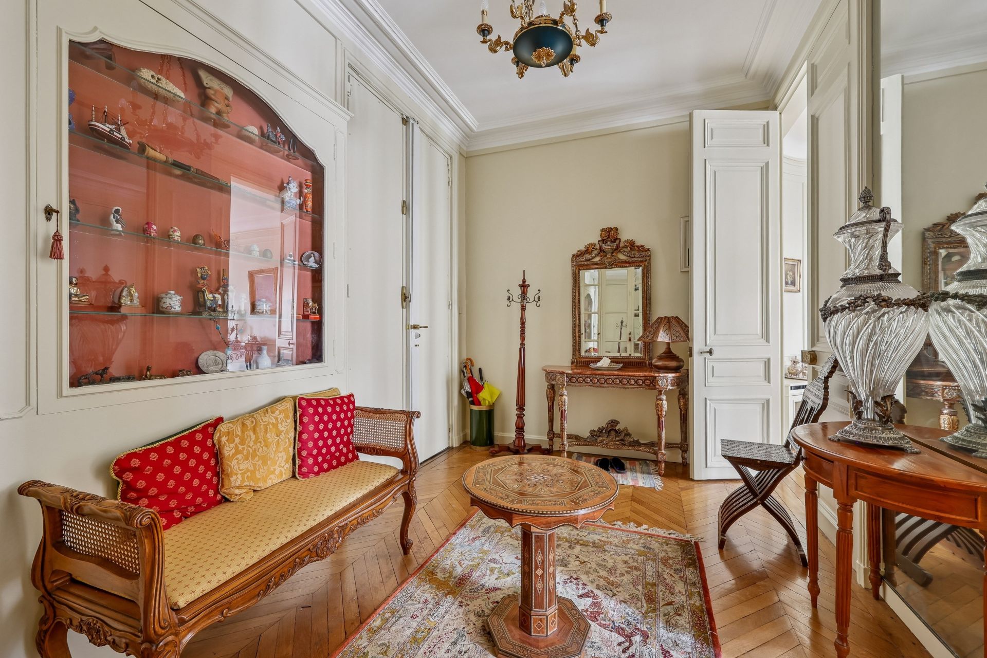 luxury apartment 4 Rooms for sale on PARIS (75116)