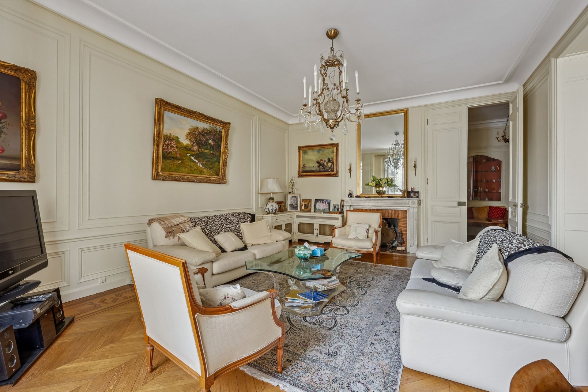 luxury apartment 4 Rooms for sale on PARIS (75116)