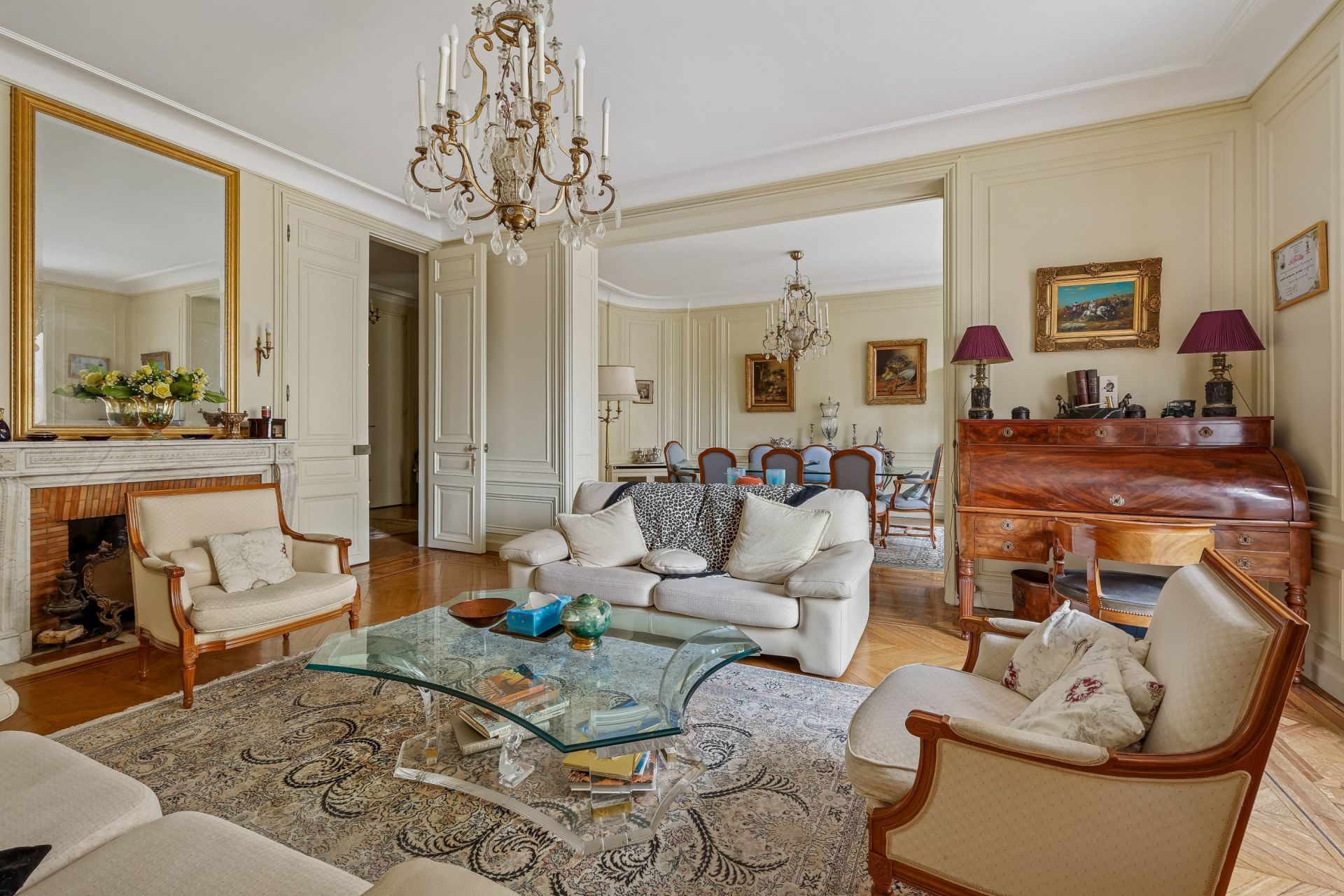 luxury apartment 4 Rooms for sale on PARIS (75116)