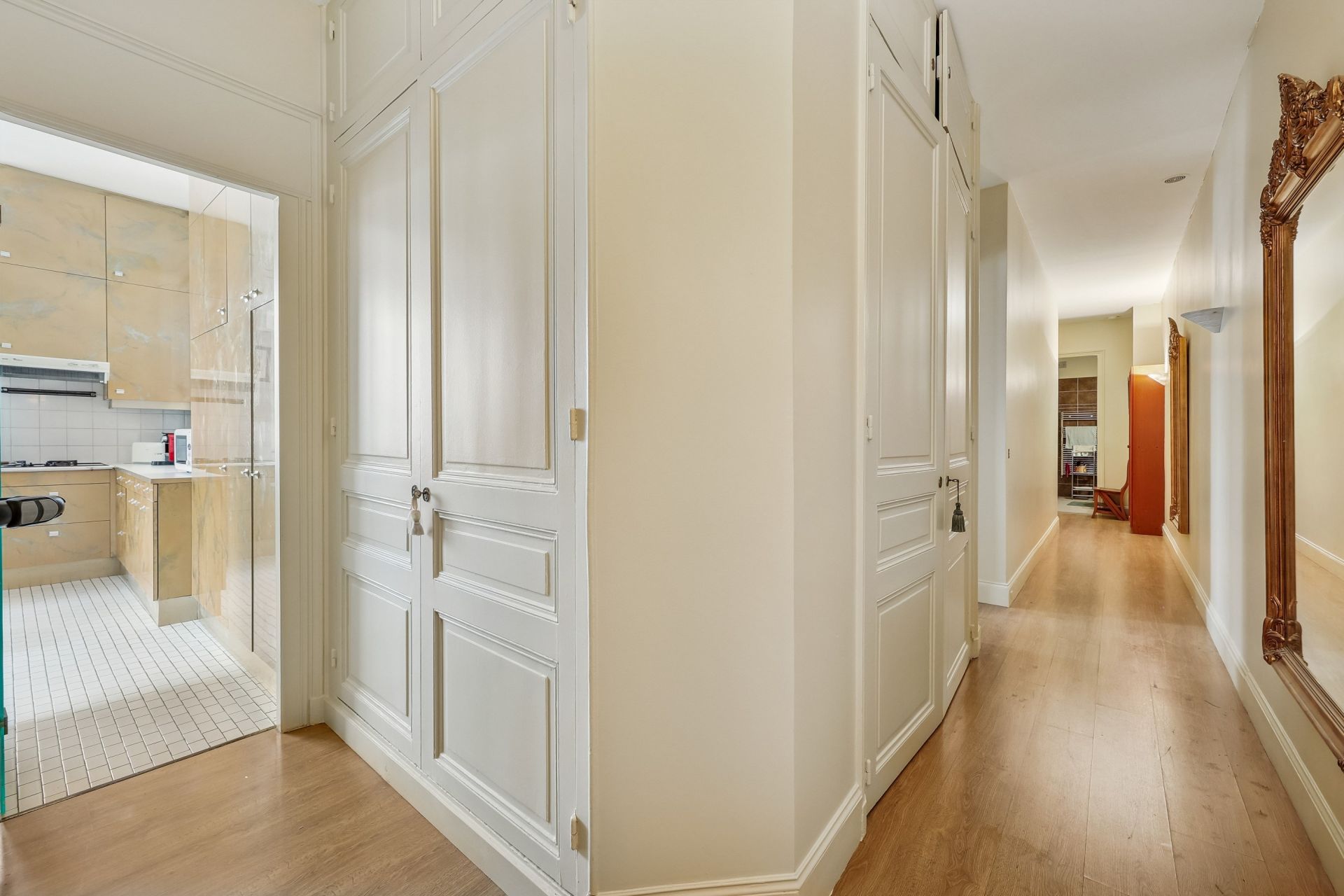 luxury apartment 4 Rooms for sale on PARIS (75116)