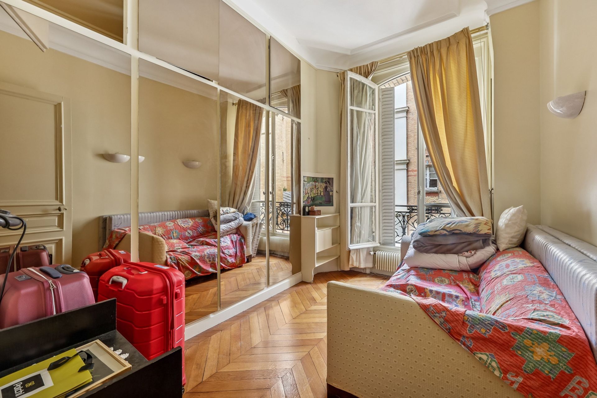 luxury apartment 4 Rooms for sale on PARIS (75116)