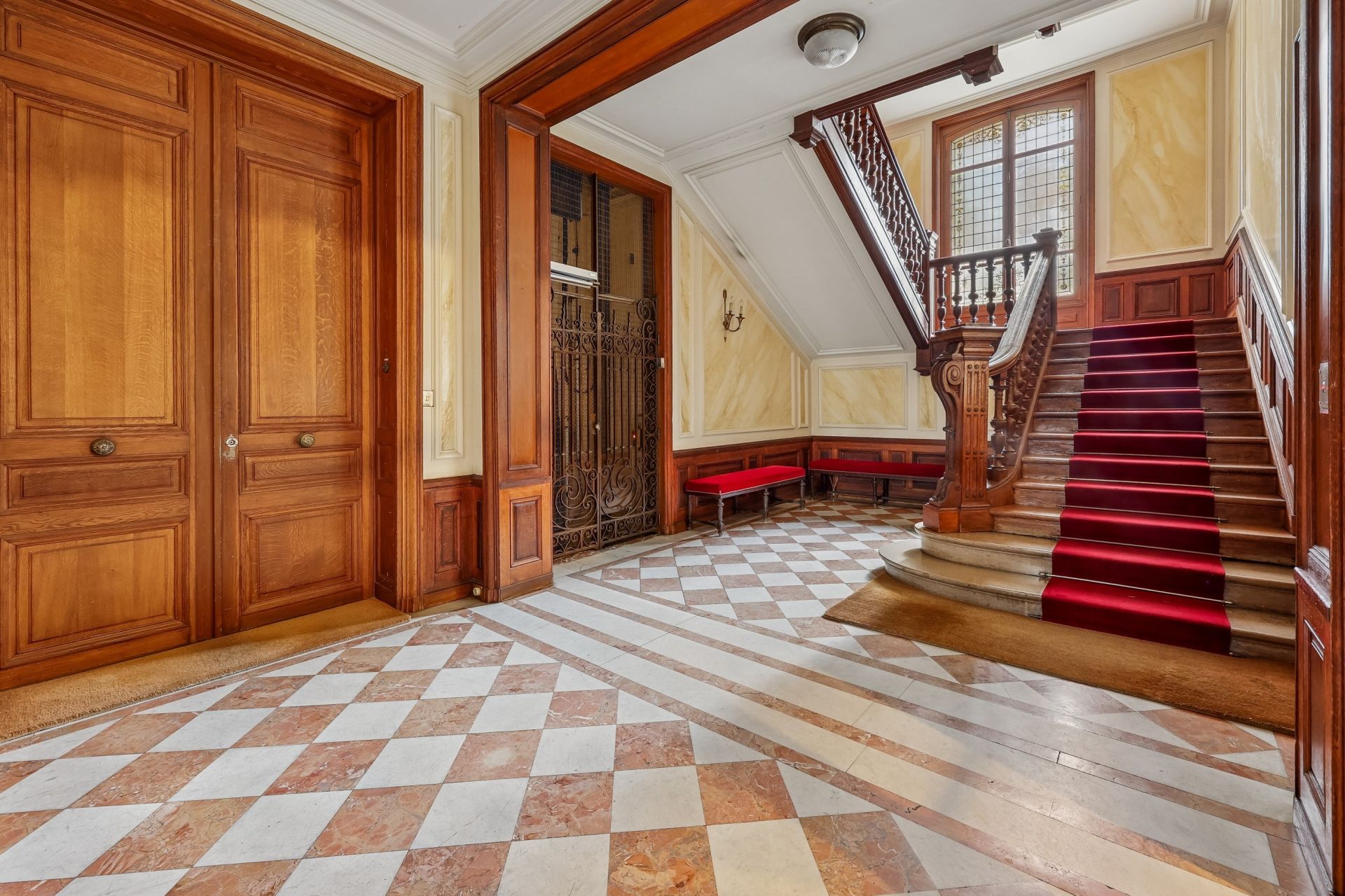 luxury apartment 4 Rooms for sale on PARIS (75116)