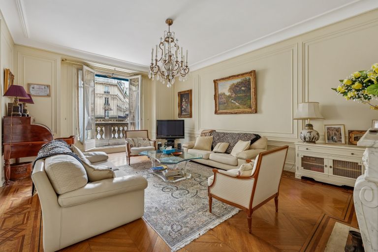 luxury apartment 4 Rooms for sale on PARIS (75116)