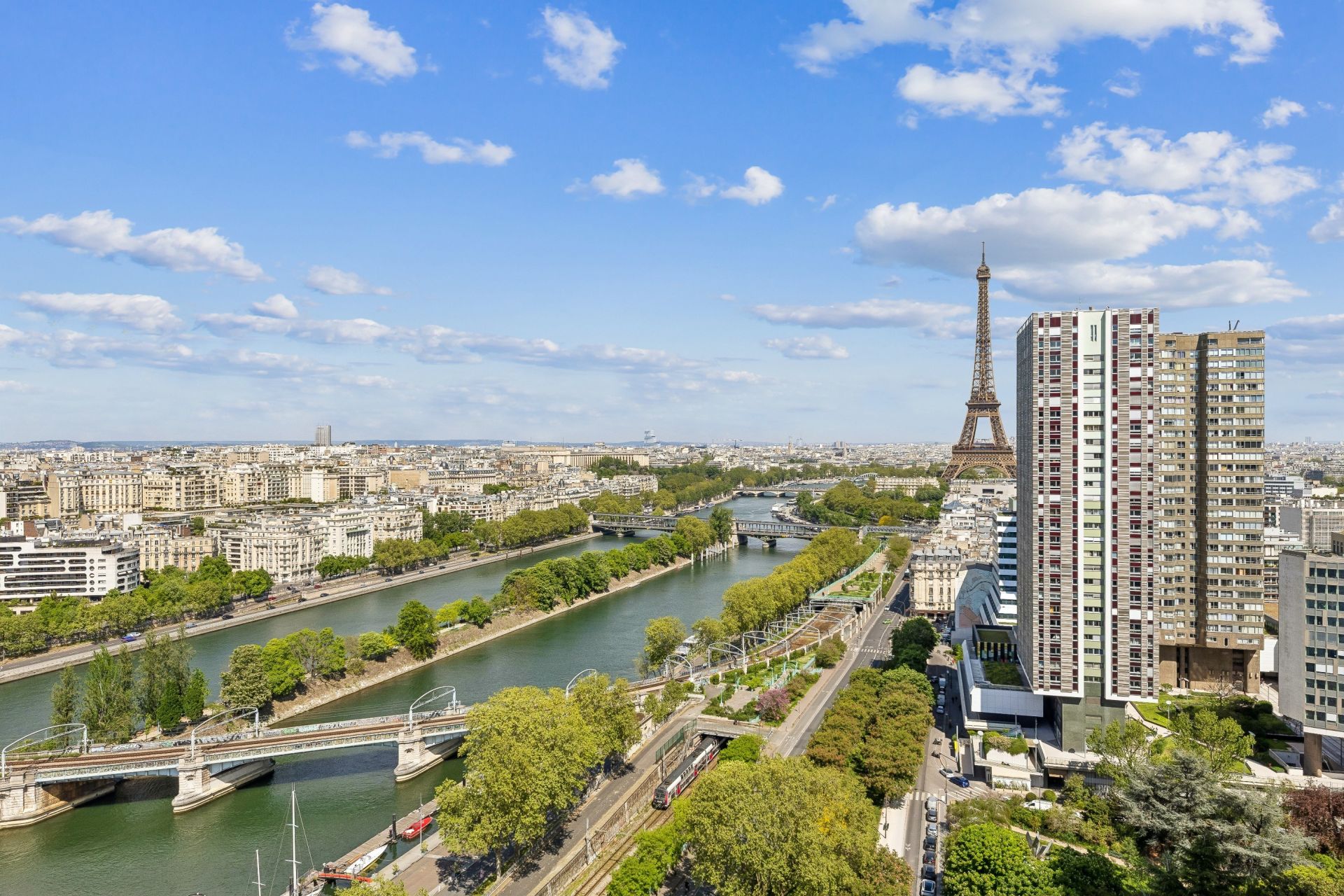 luxury apartment 4 Rooms for sale on PARIS (75015)