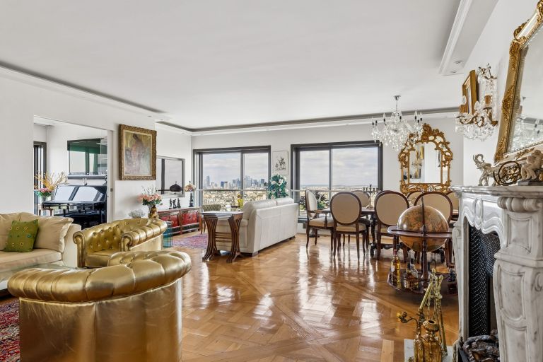 luxury apartment 4 Rooms for sale on PARIS (75015)