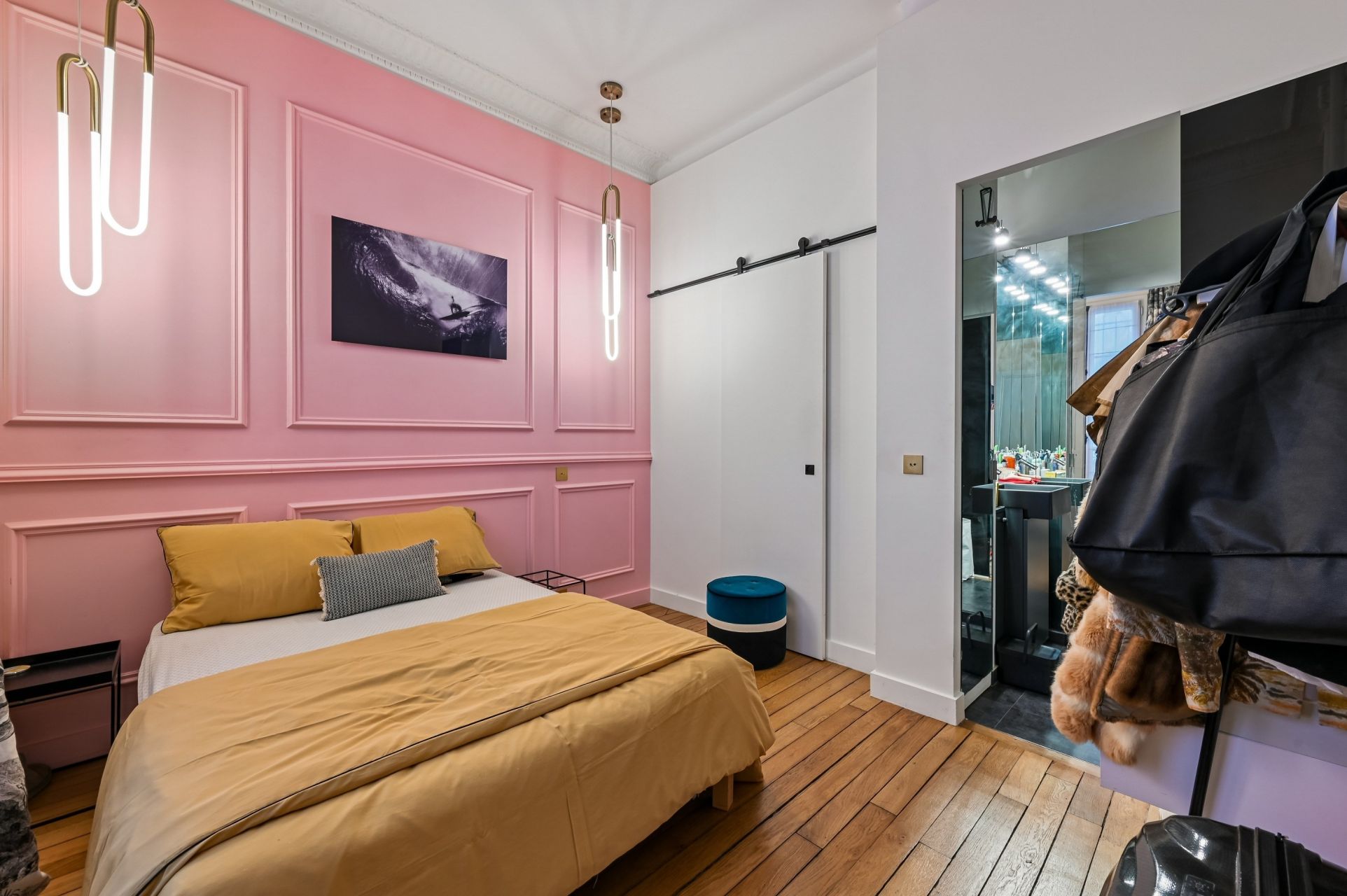 luxury apartment 4 Rooms for sale on PARIS (75116)