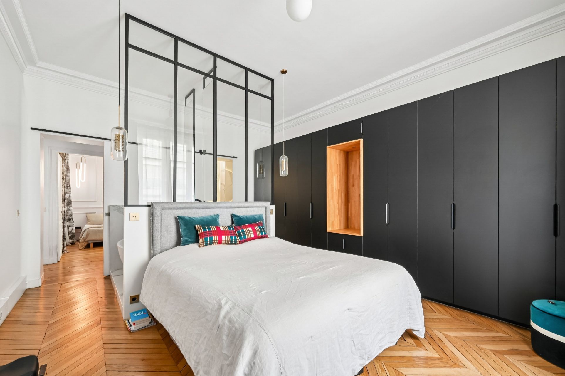 luxury apartment 4 Rooms for sale on PARIS (75116)