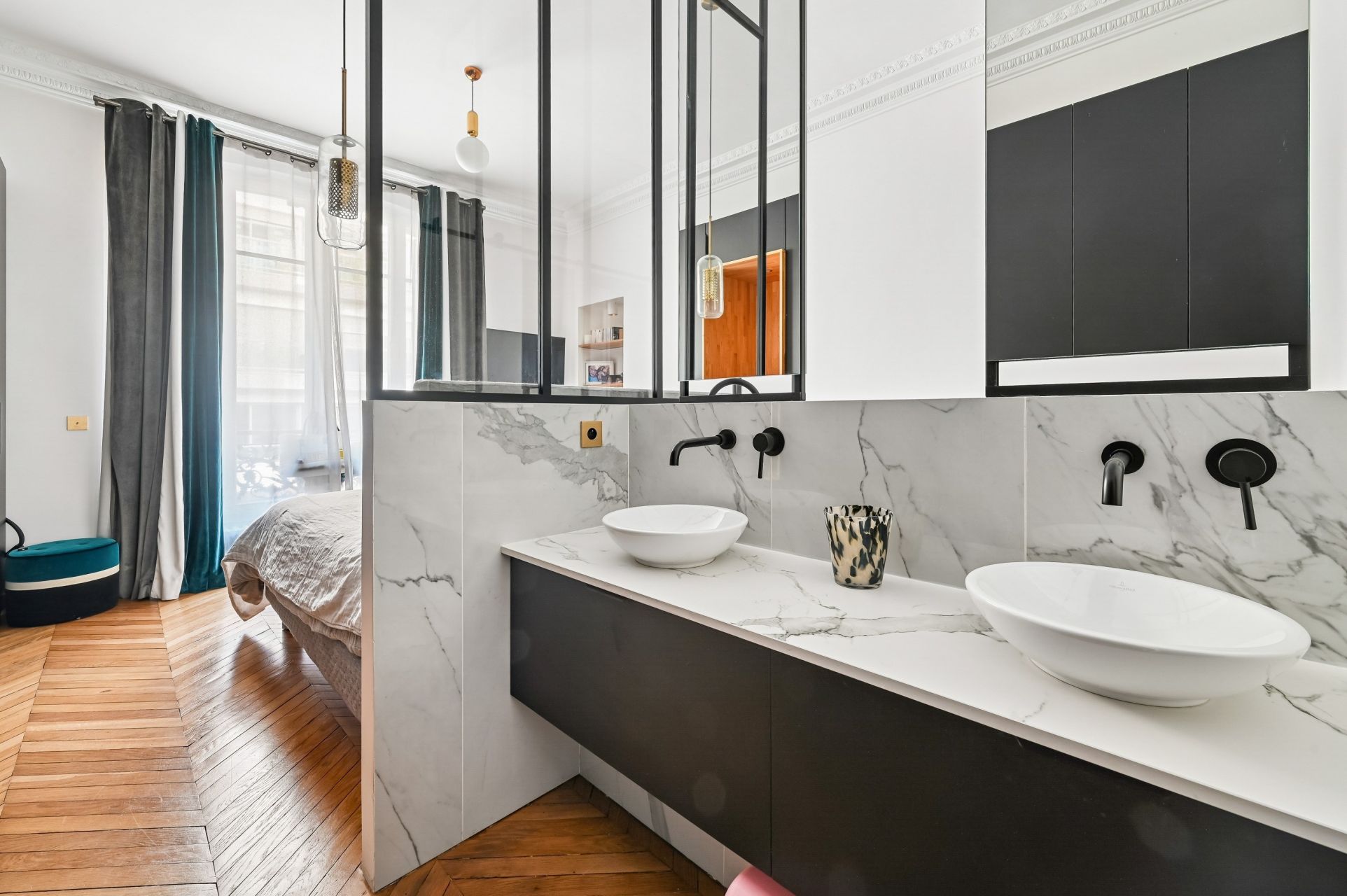 luxury apartment 4 Rooms for sale on PARIS (75116)