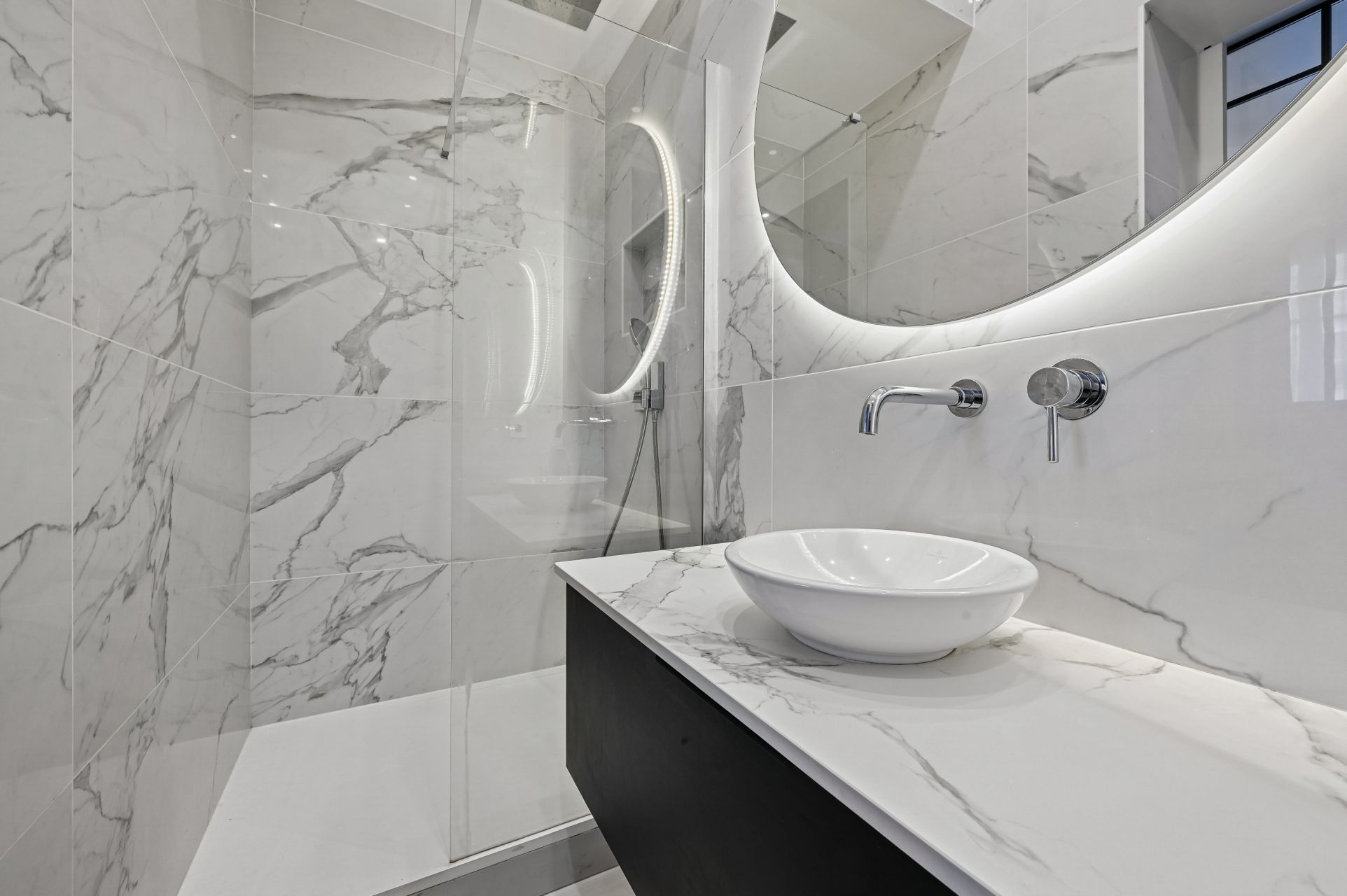 luxury apartment 4 Rooms for sale on PARIS (75116)