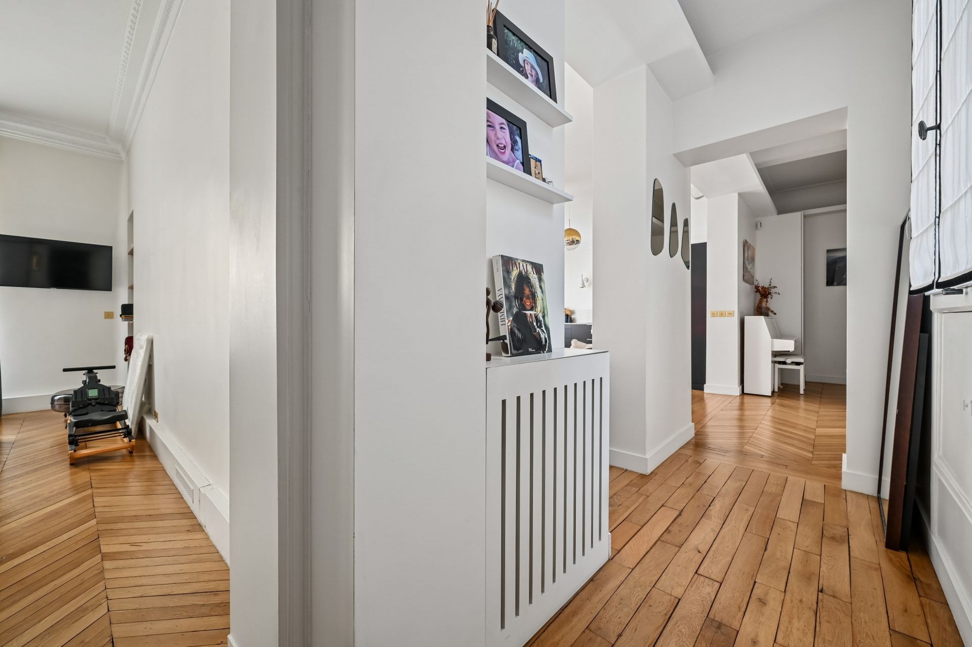 luxury apartment 4 Rooms for sale on PARIS (75116)