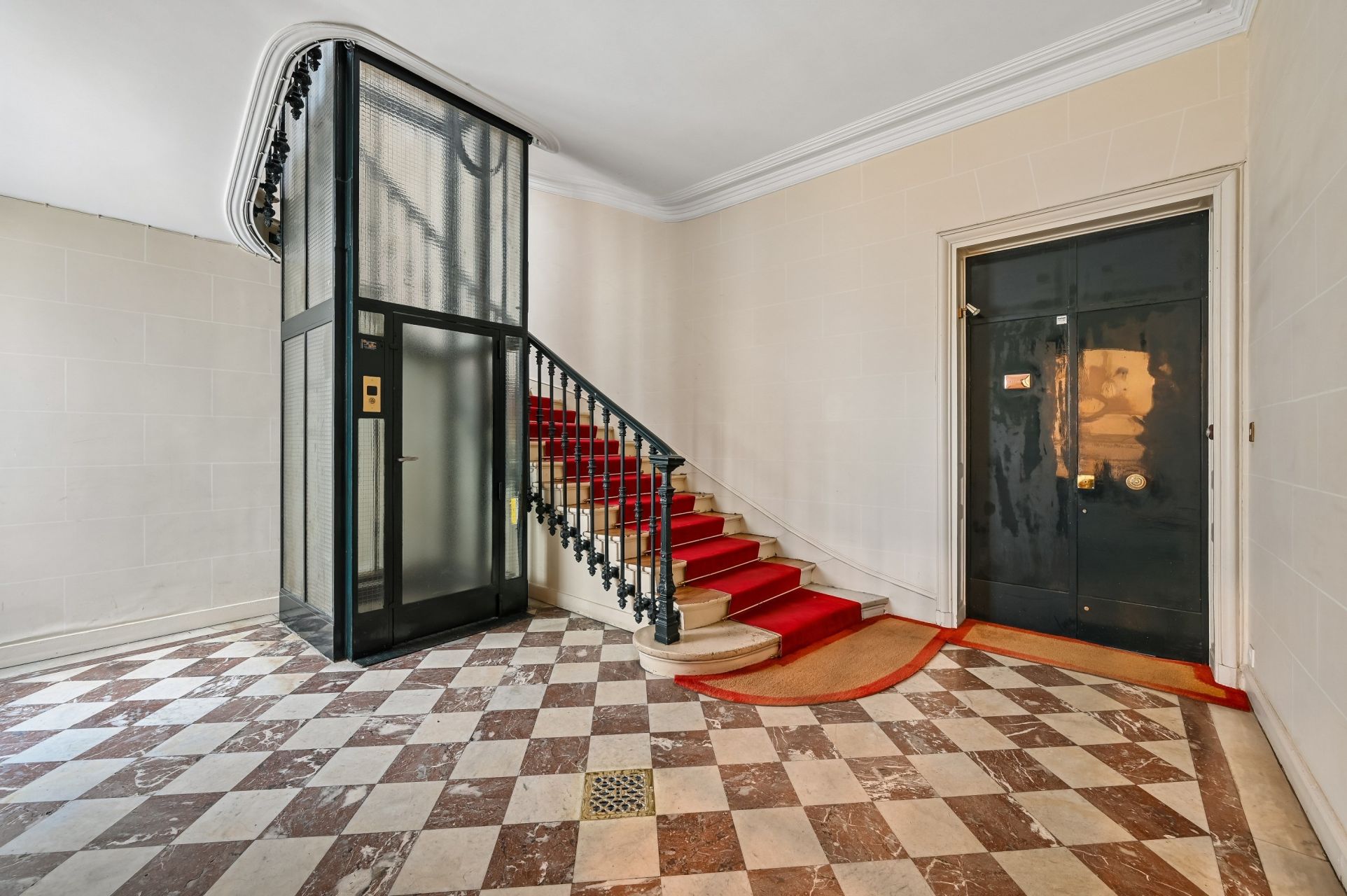 luxury apartment 4 Rooms for sale on PARIS (75116)