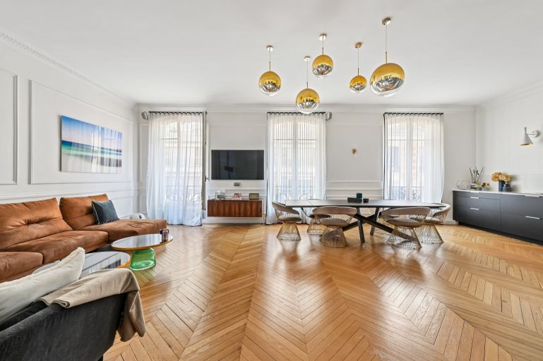 luxury apartment 4 Rooms for sale on PARIS (75116)