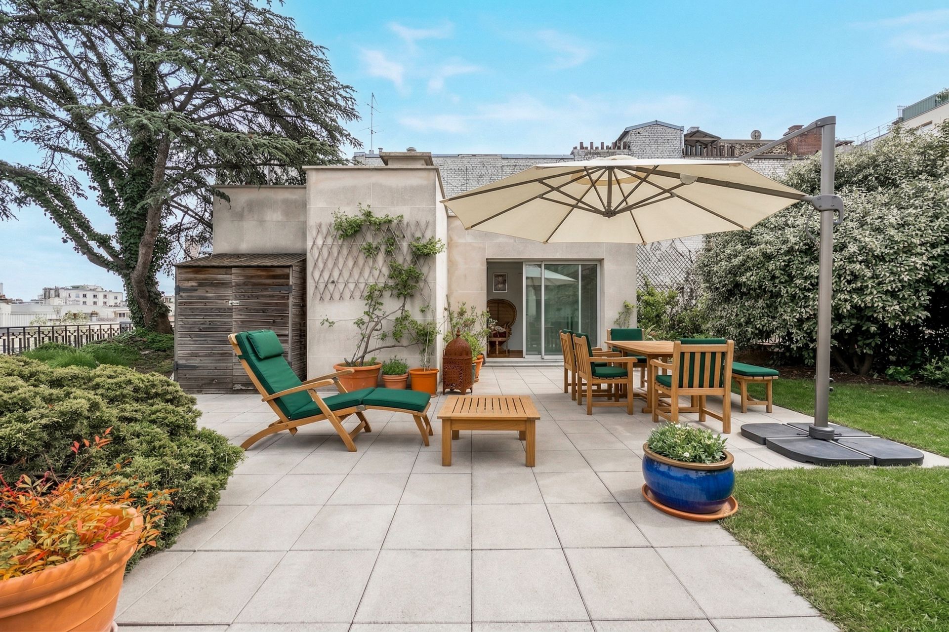 luxury apartment 5 Rooms for sale on NEUILLY SUR SEINE (92200)