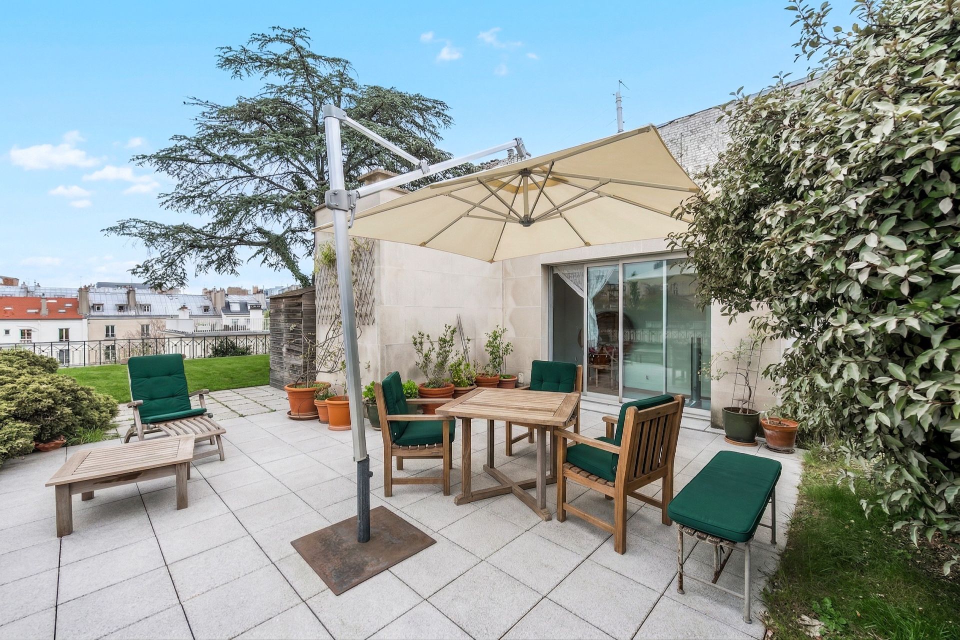 luxury apartment 5 Rooms for sale on NEUILLY SUR SEINE (92200)