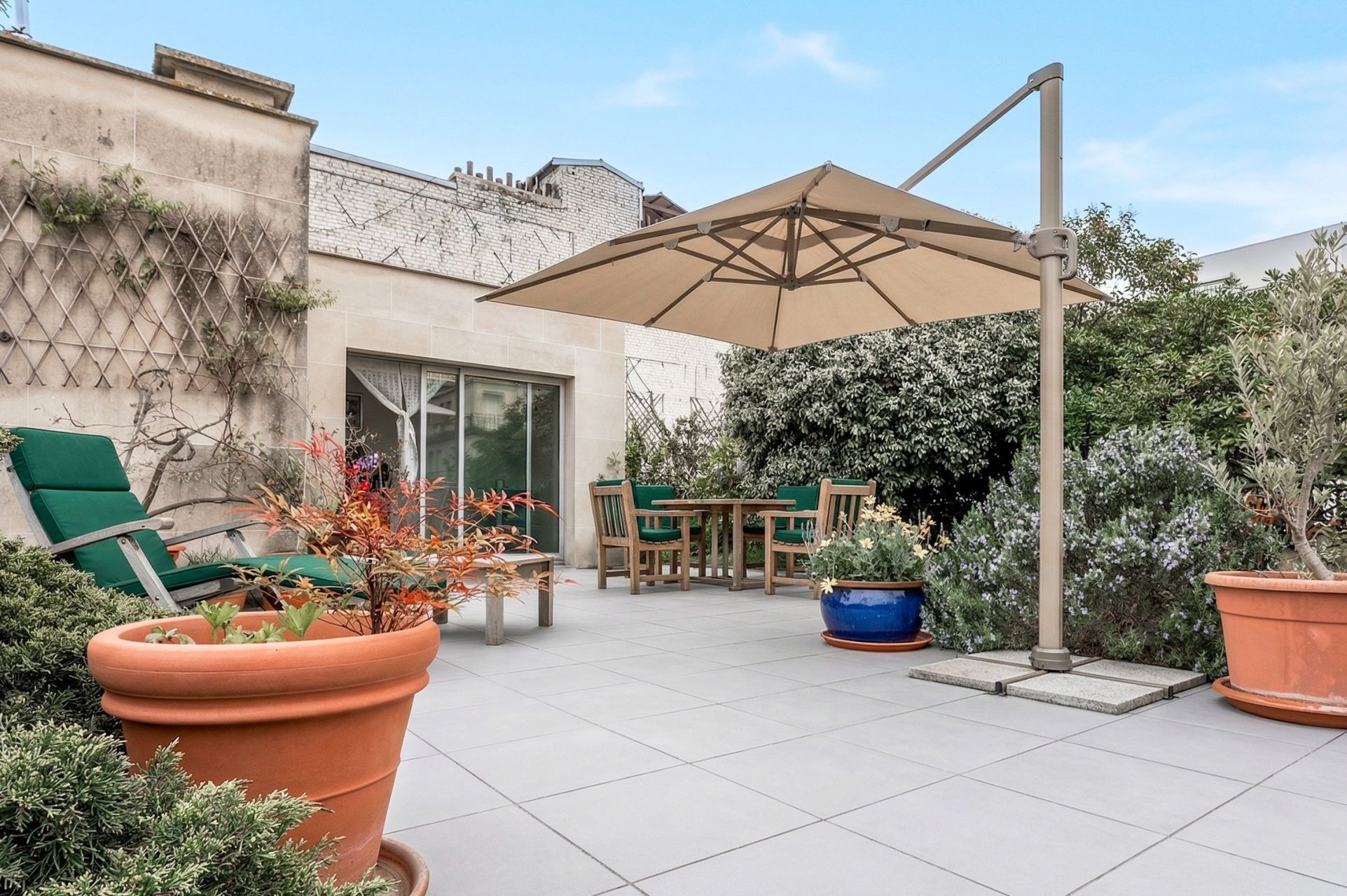 luxury apartment 5 Rooms for sale on NEUILLY SUR SEINE (92200)