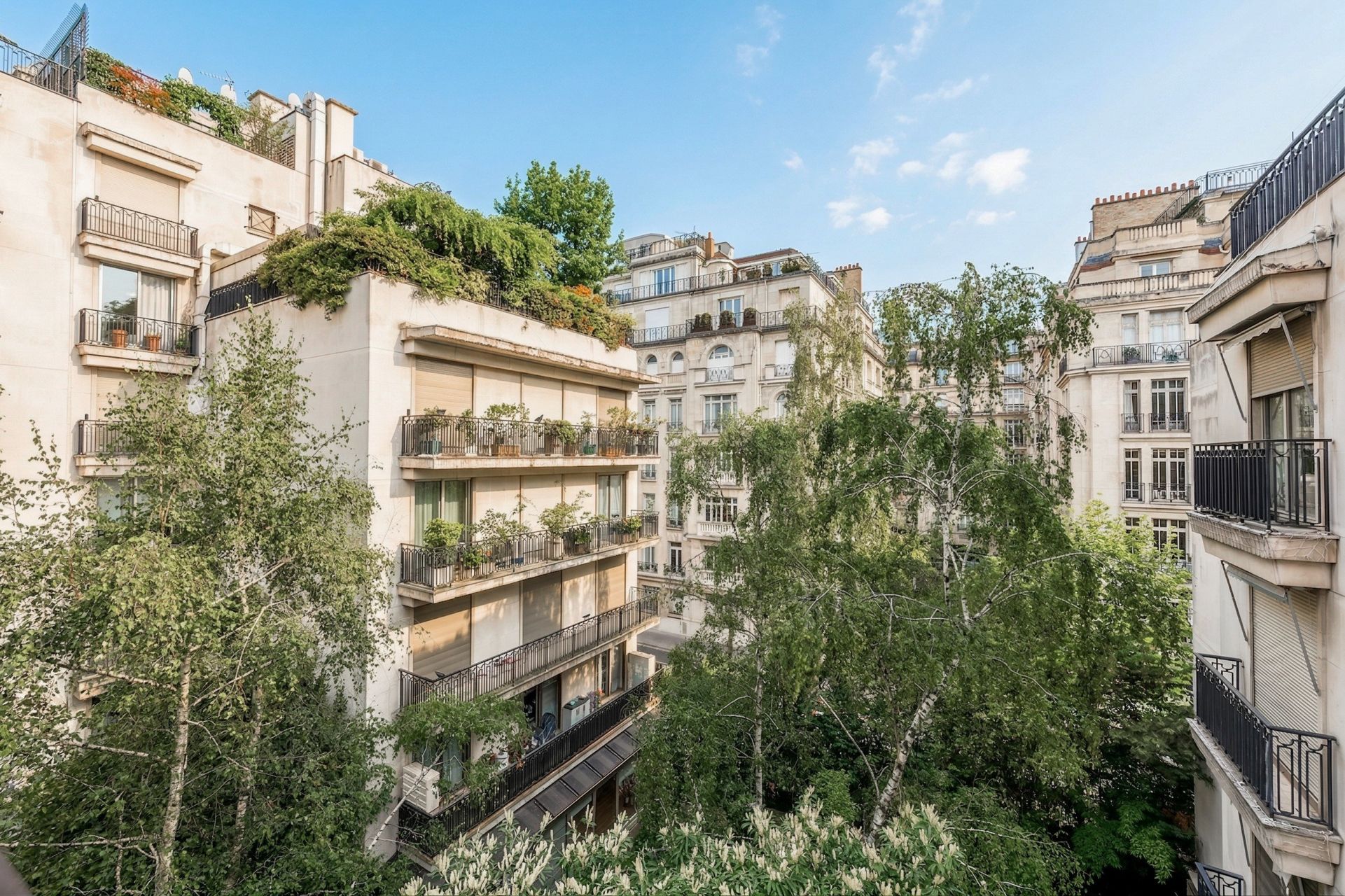 luxury apartment 5 Rooms for sale on NEUILLY SUR SEINE (92200)