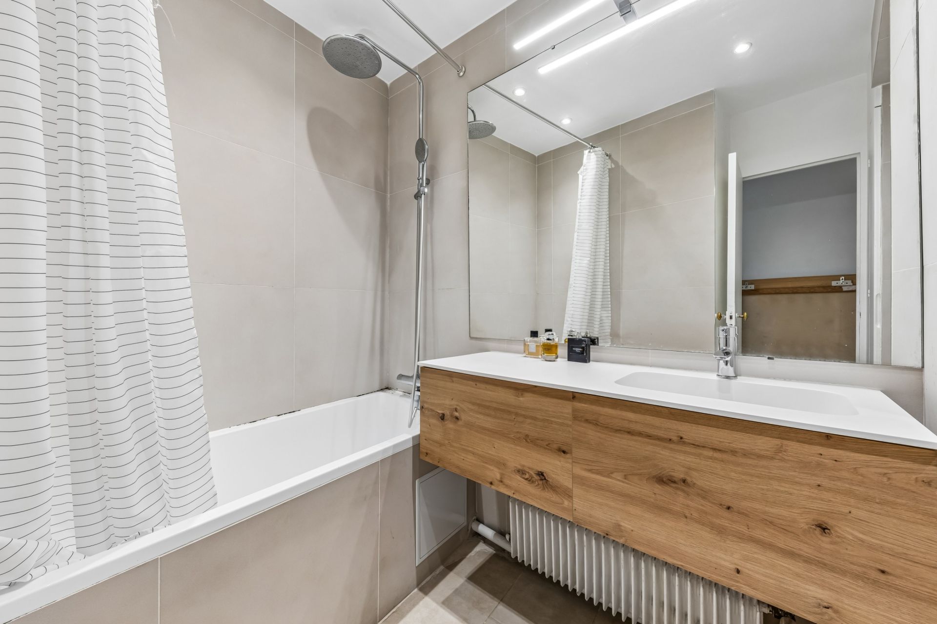 luxury apartment 4 Rooms for sale on PARIS (75008)