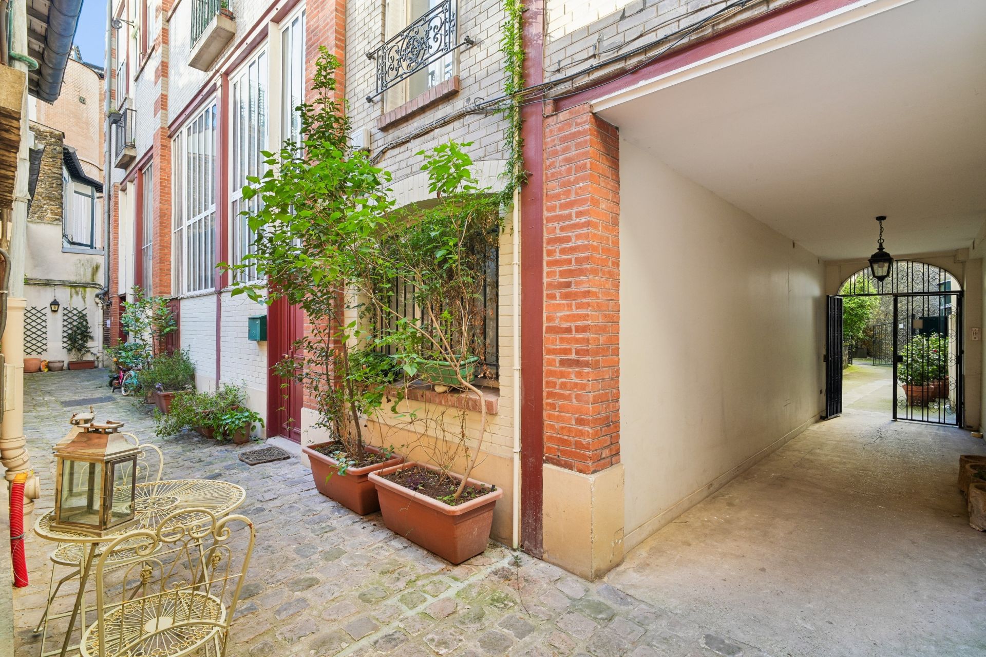 artist studio 3 Rooms for sale on PARIS (75017)