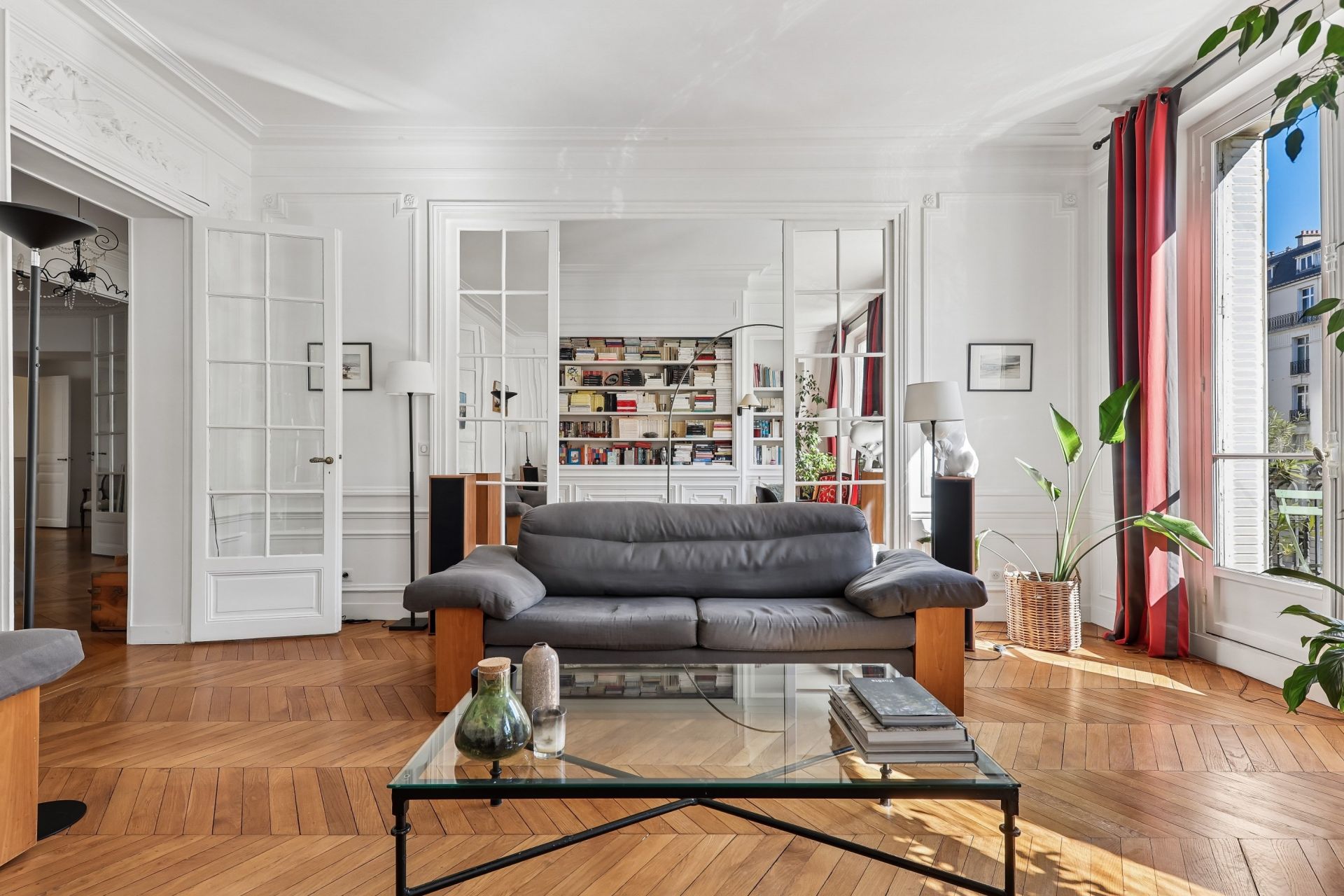 luxury apartment 7 Rooms for sale on PARIS (75116)