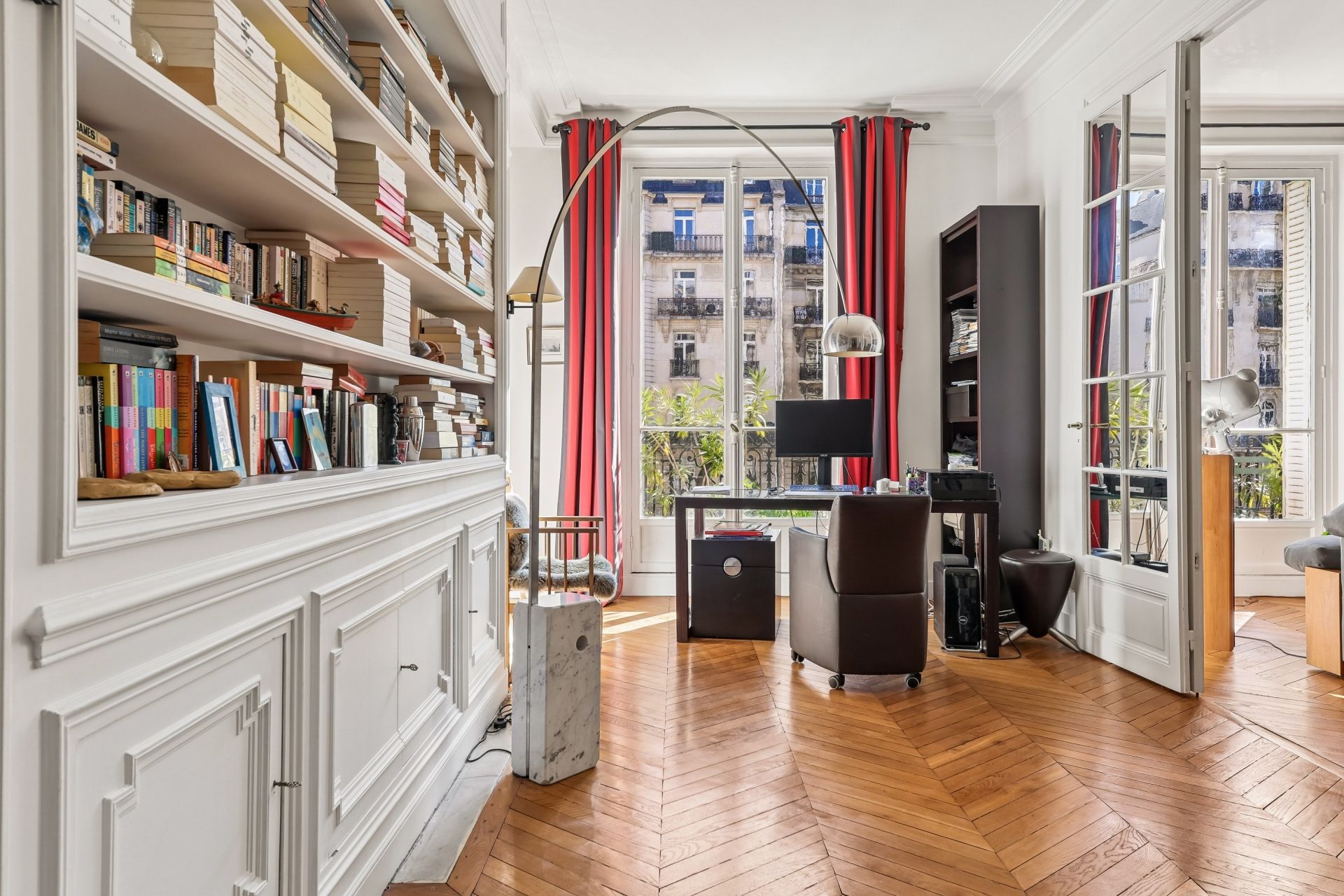 luxury apartment 7 Rooms for sale on PARIS (75116)