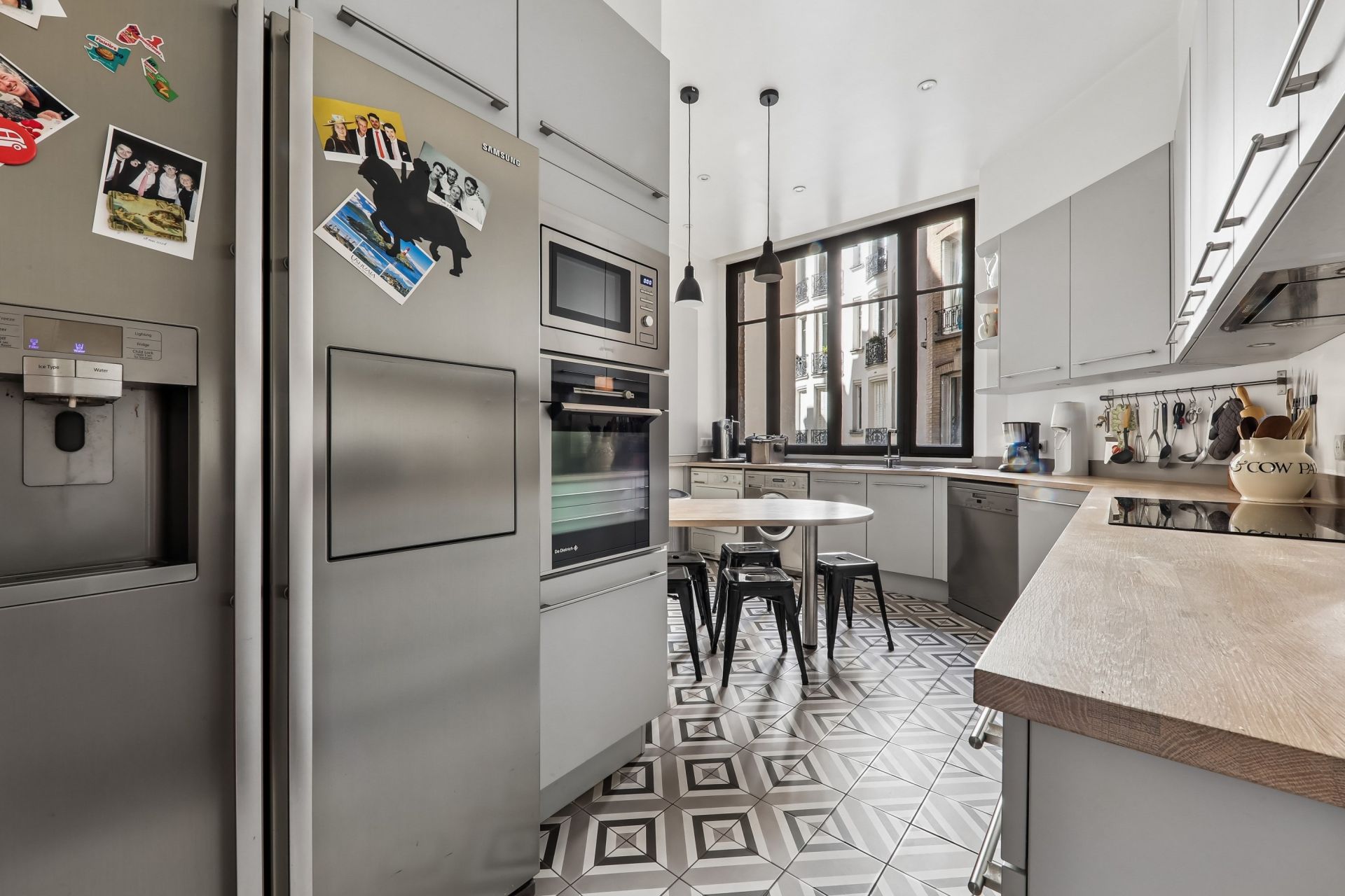 luxury apartment 7 Rooms for sale on PARIS (75116)