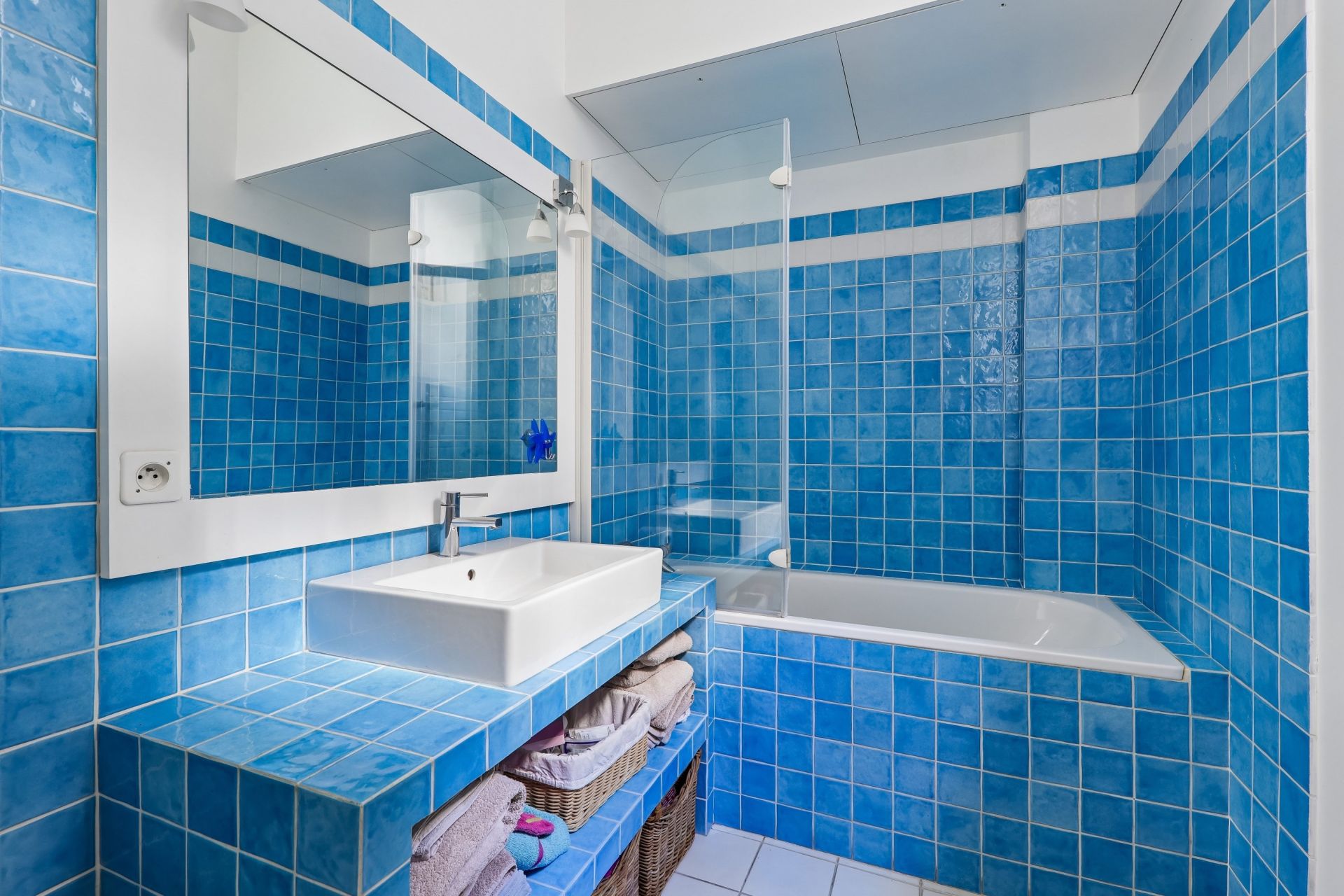 luxury apartment 7 Rooms for sale on PARIS (75116)