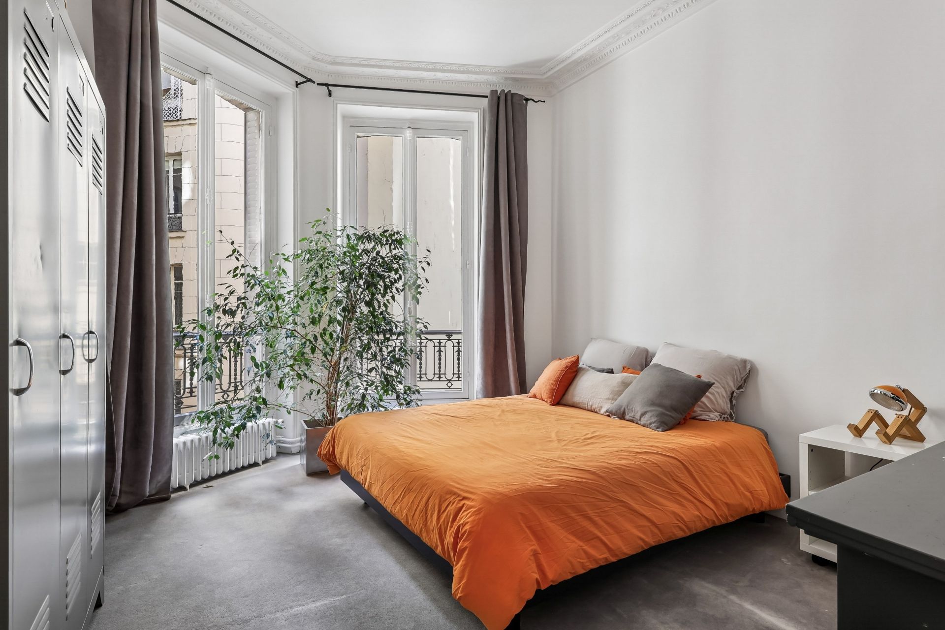 luxury apartment 7 Rooms for sale on PARIS (75116)