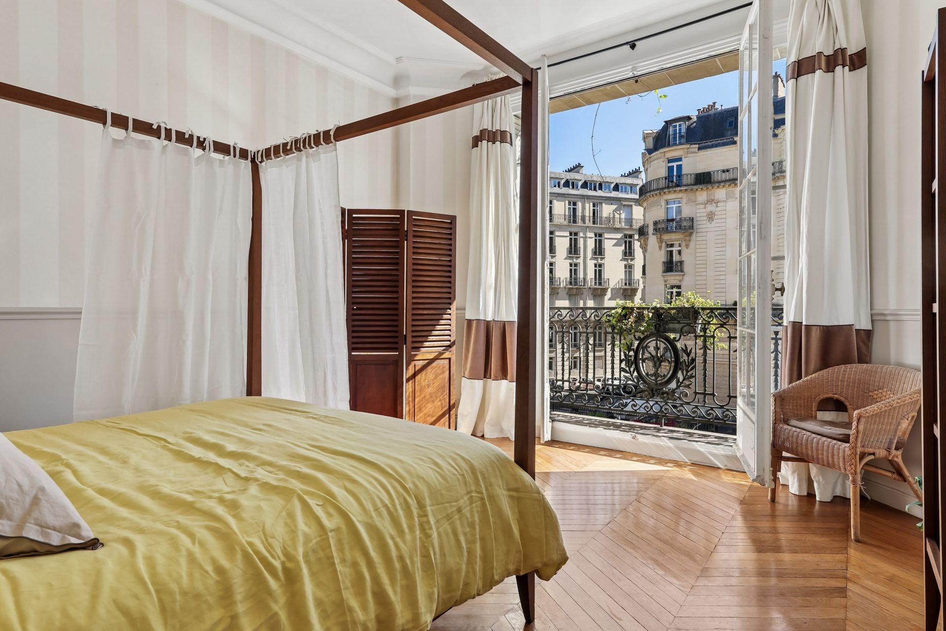luxury apartment 7 Rooms for sale on PARIS (75116)