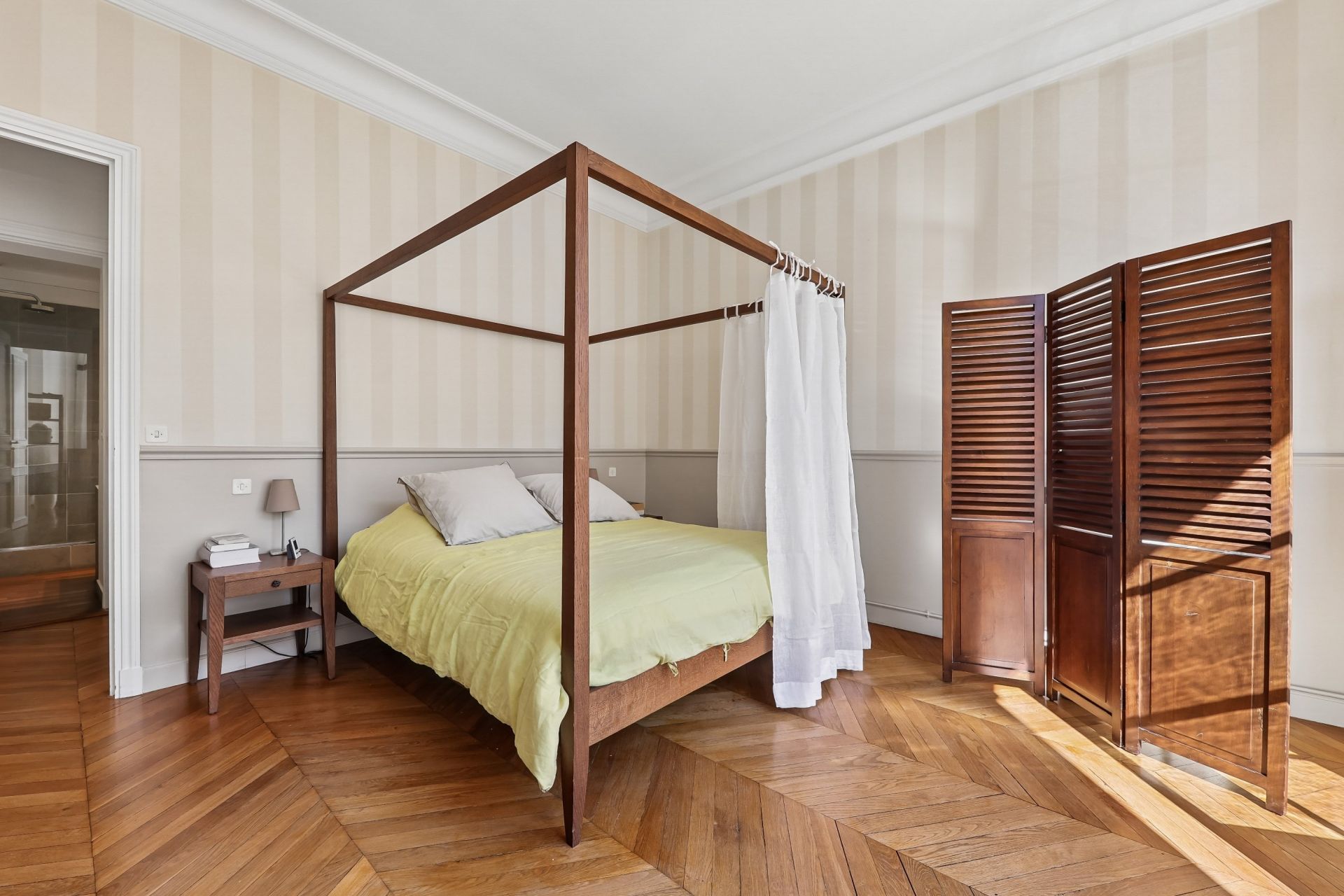 luxury apartment 7 Rooms for sale on PARIS (75116)