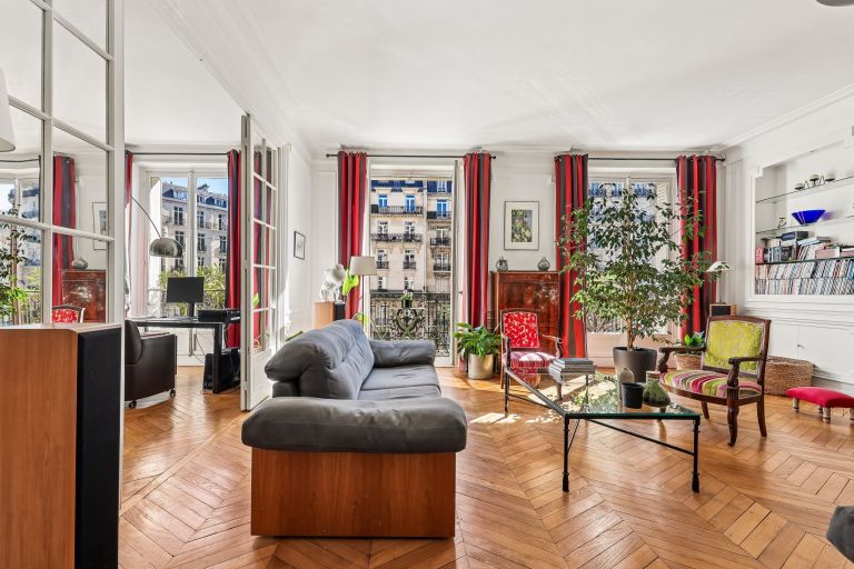 luxury apartment 7 Rooms for sale on PARIS (75116)