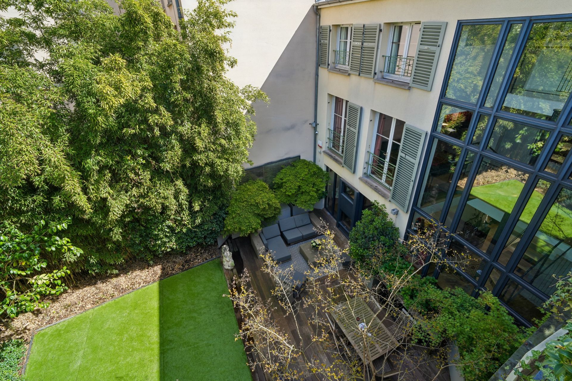 luxury house 11 Rooms for sale on PUTEAUX (92800)