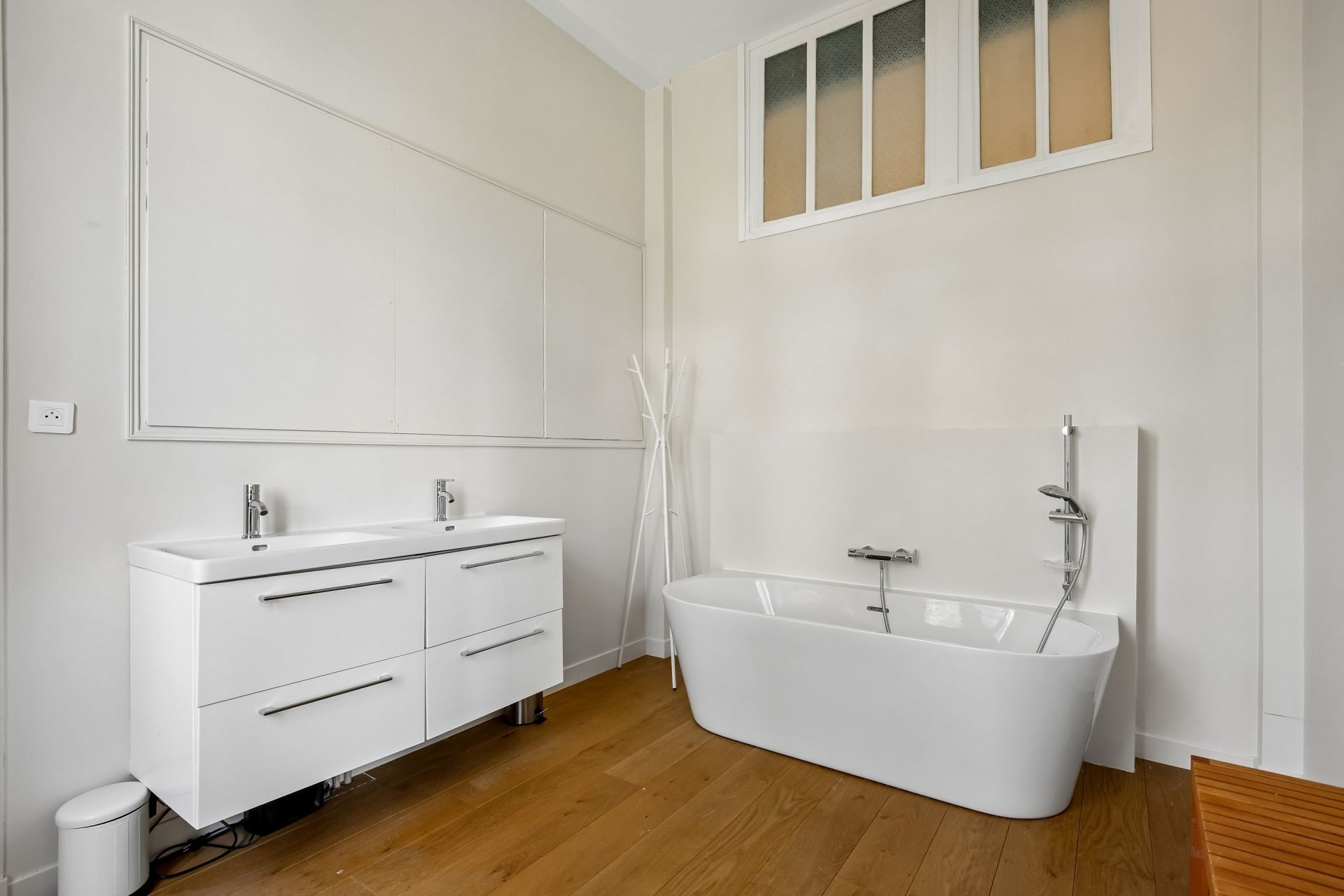 castle 18 Rooms for sale on LE VESINET (78110)