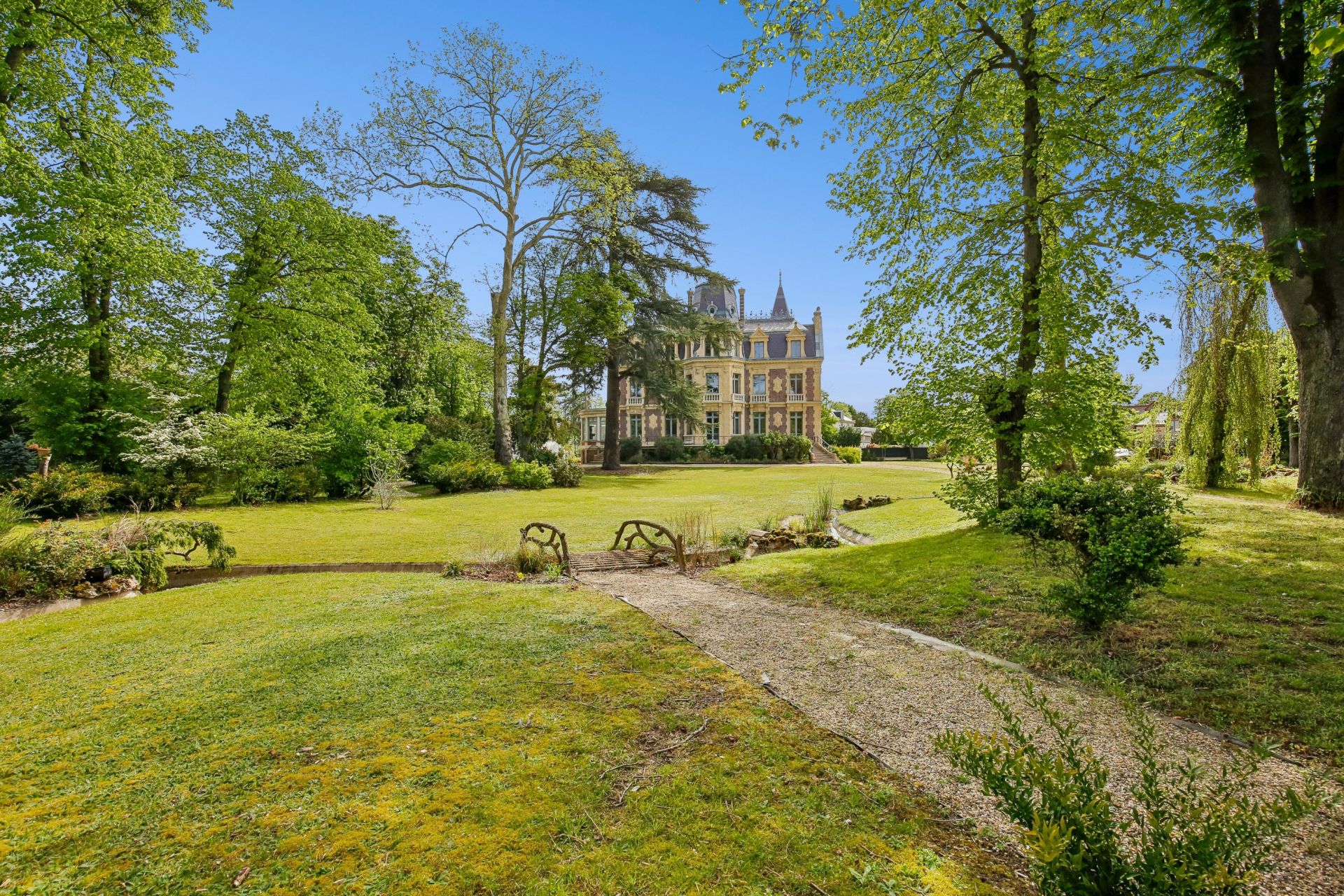 castle 18 Rooms for sale on LE VESINET (78110)
